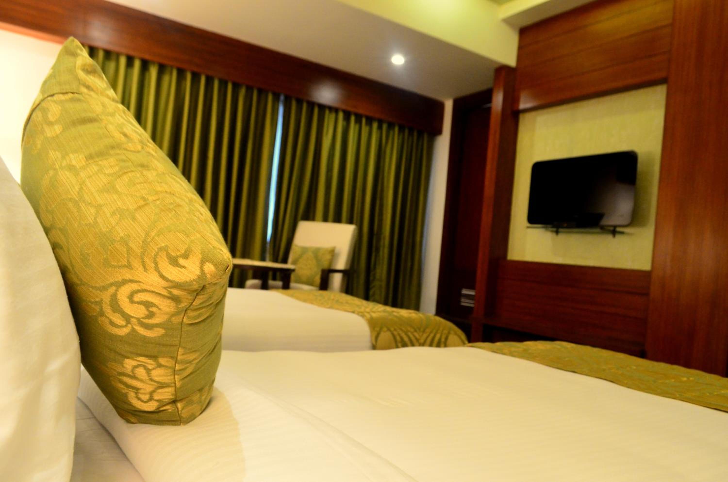 Deluxe Double Room (2 Adults + 1 Child)