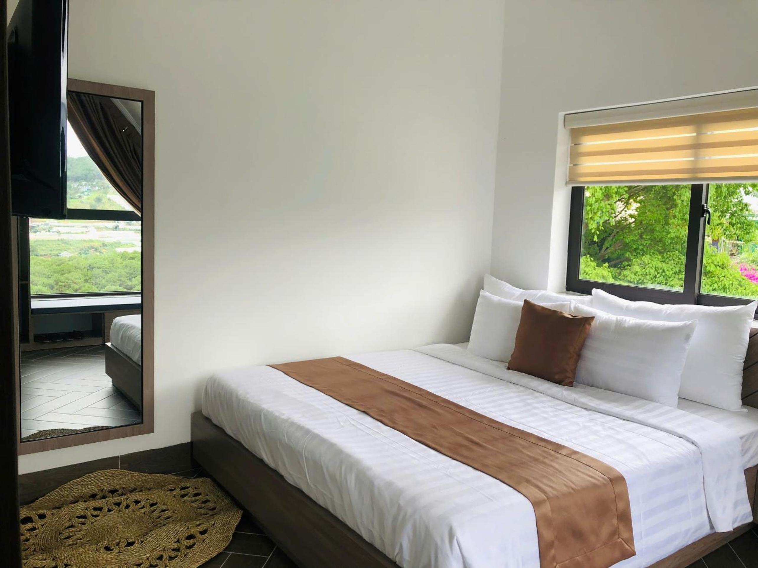 Double Room with Mountain View - Photo 3