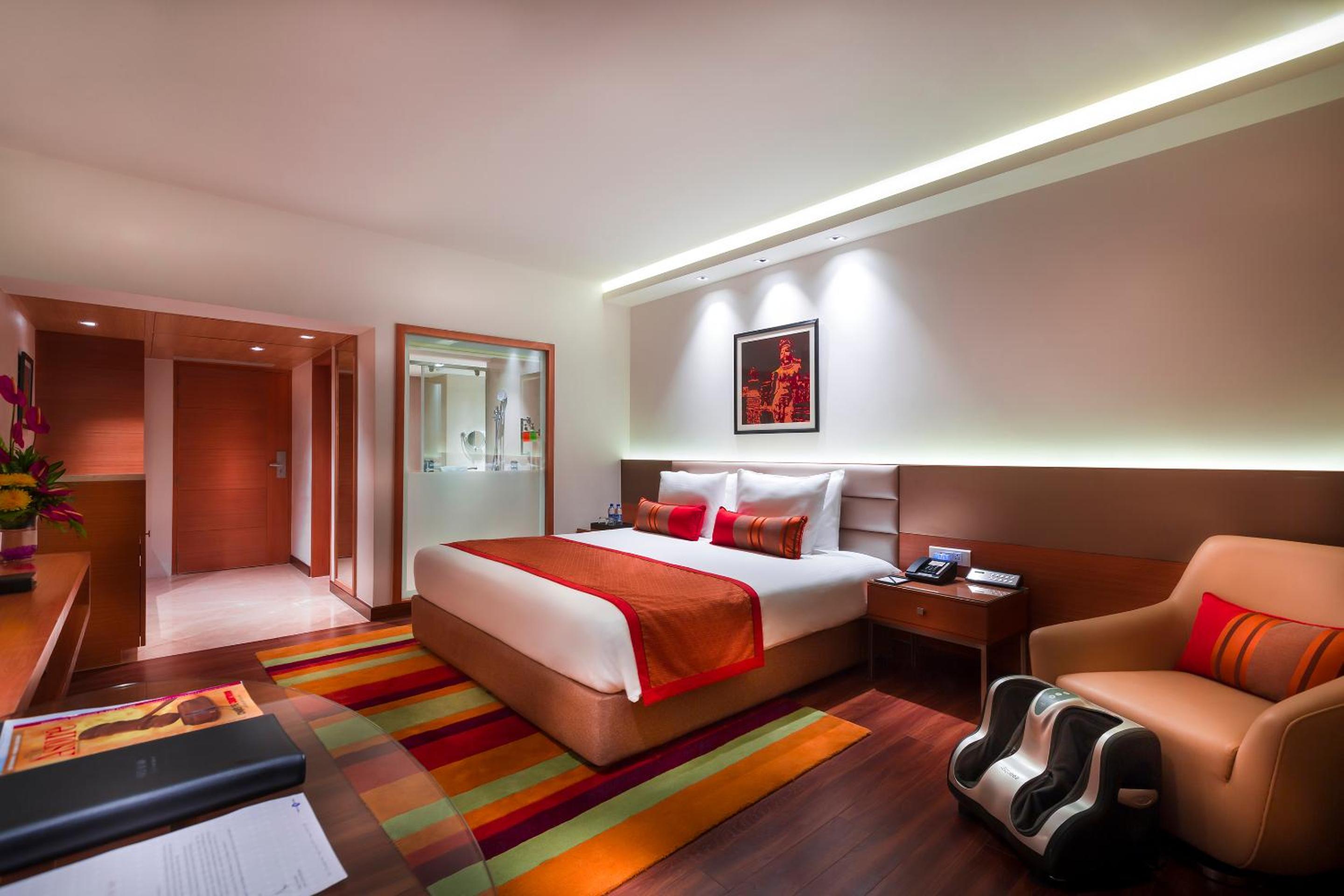 Grand Club with Round Trip Airport Transfers