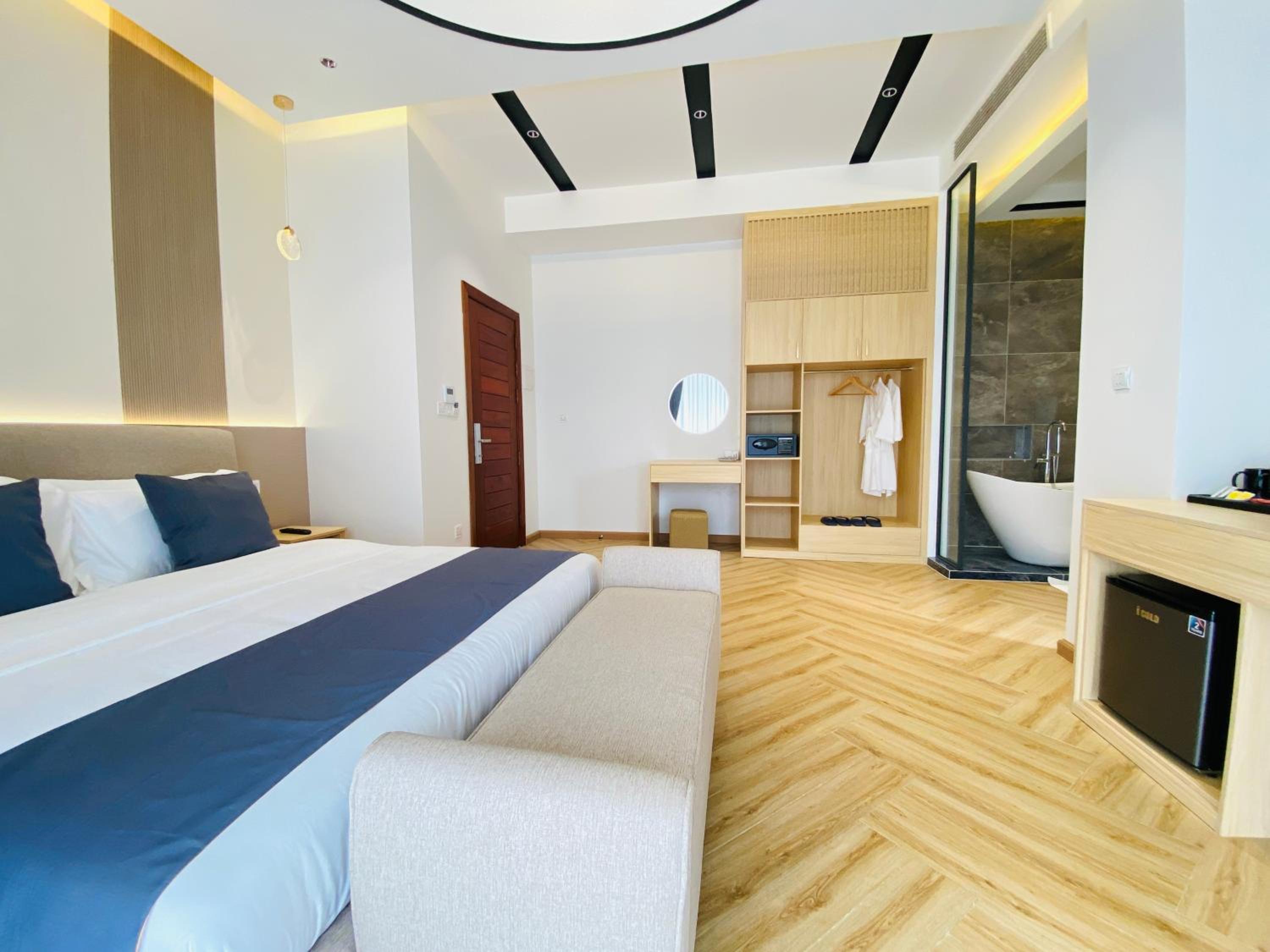Deluxe King Room