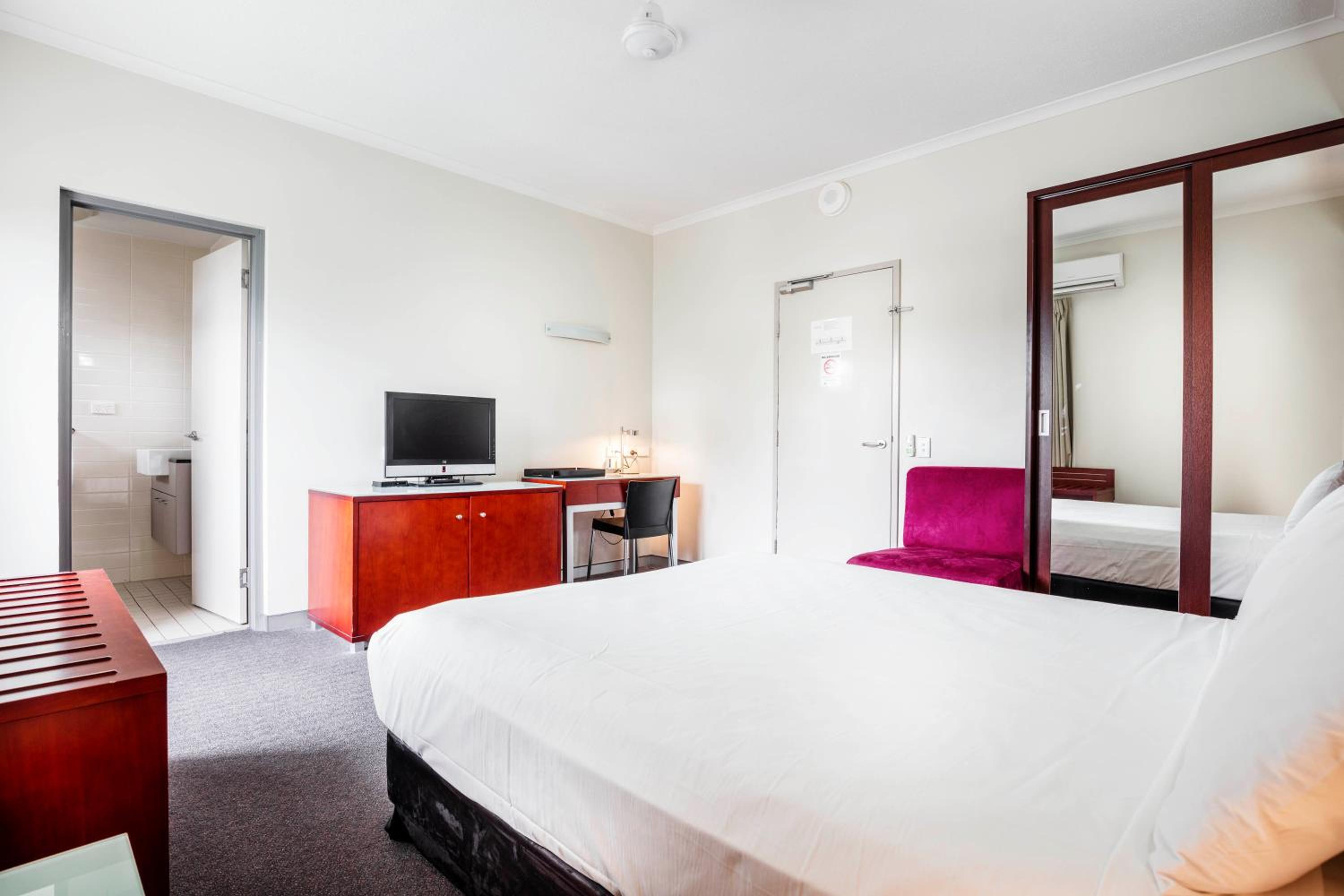 Standard Queen Room - Photo 4