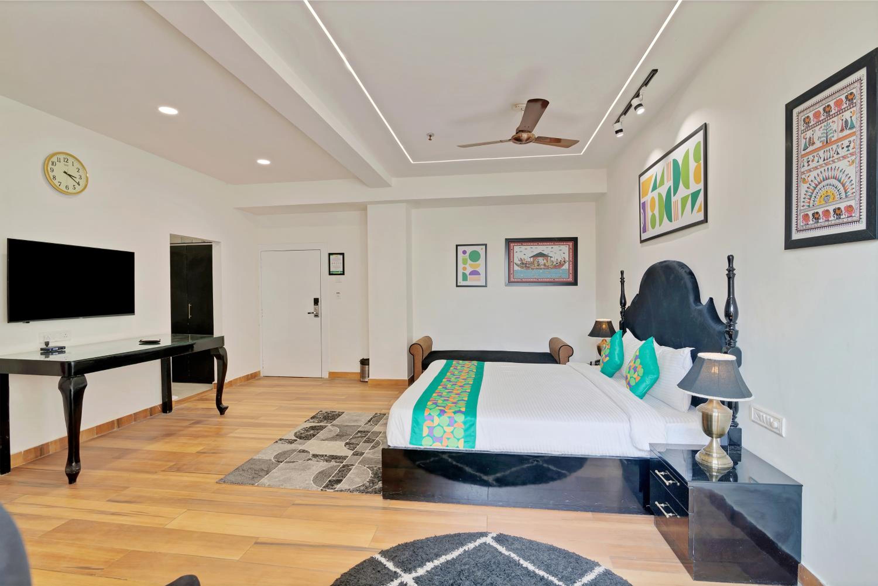 Spacious Superior Room photo 3