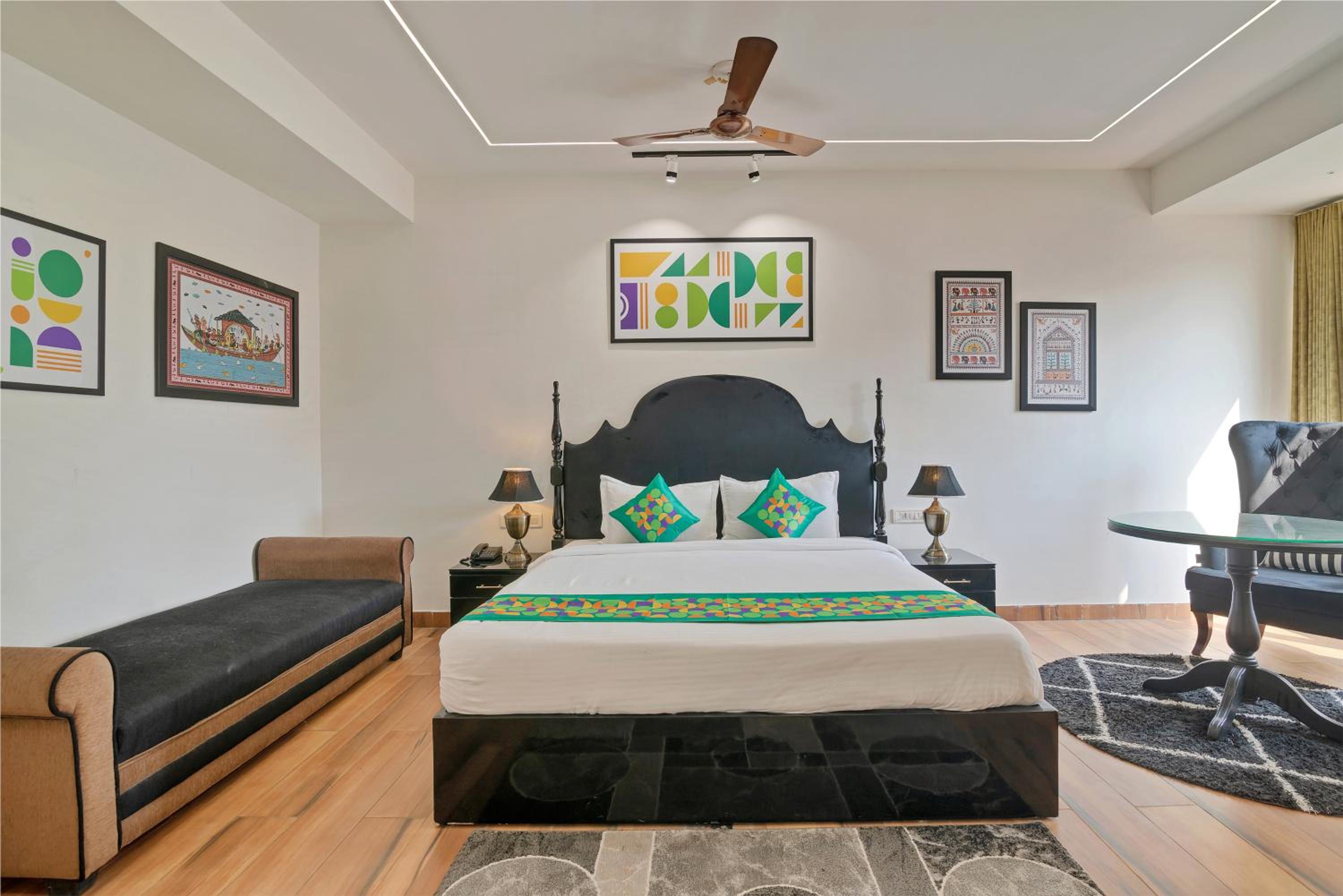 Spacious Superior Room photo 3