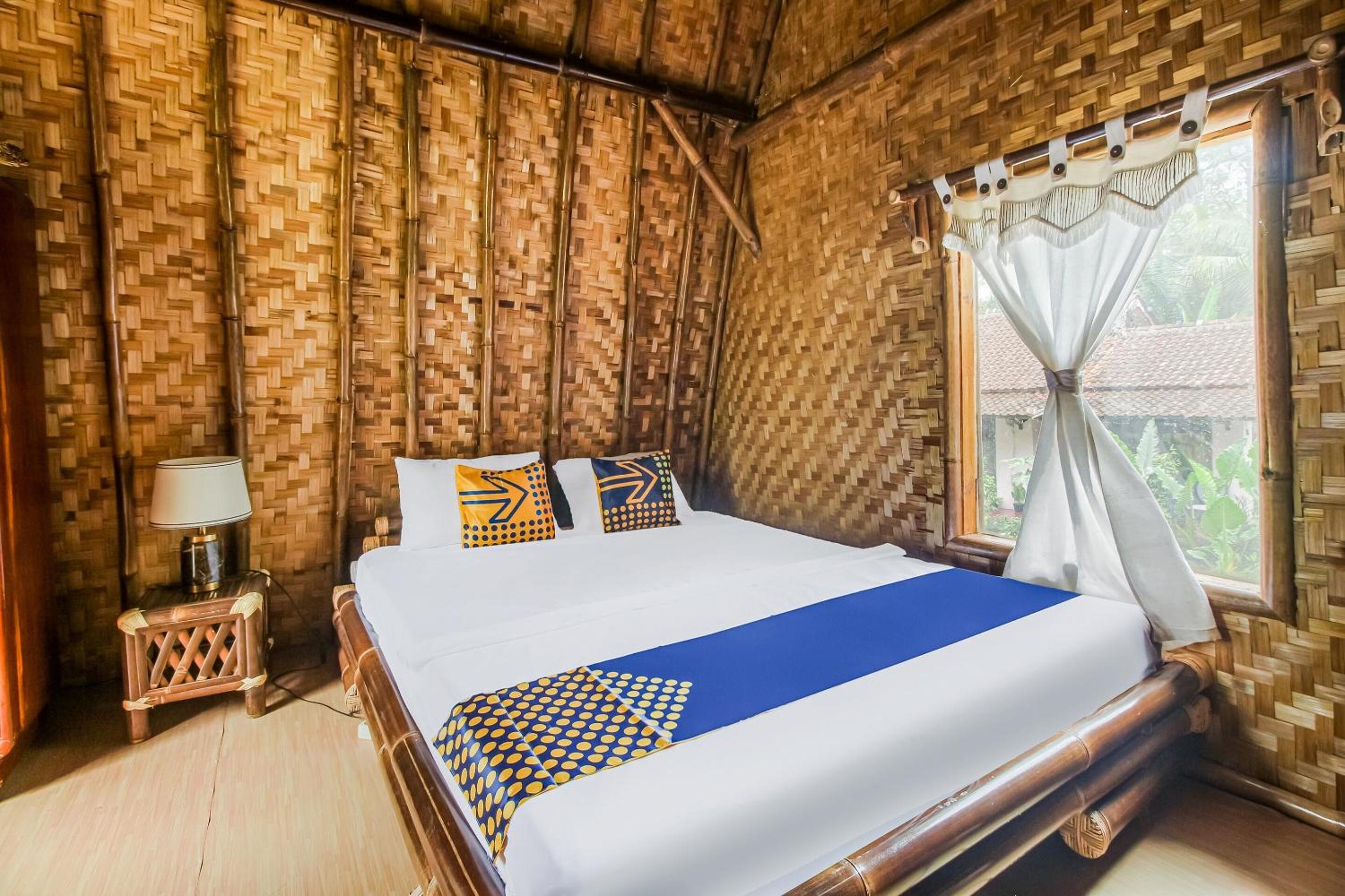 Budget Double Room - Photo 13