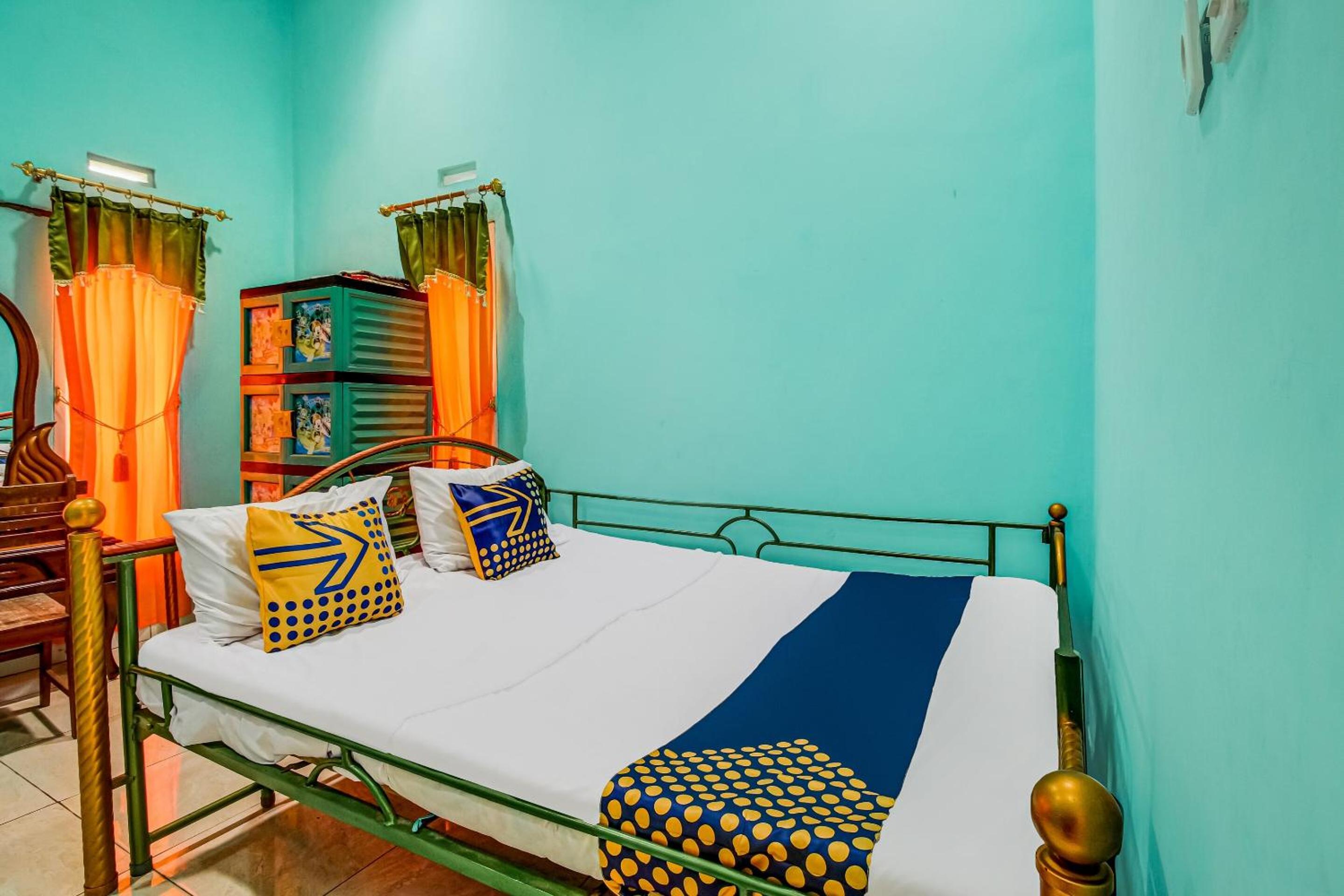 Budget Double Room - Photo 10