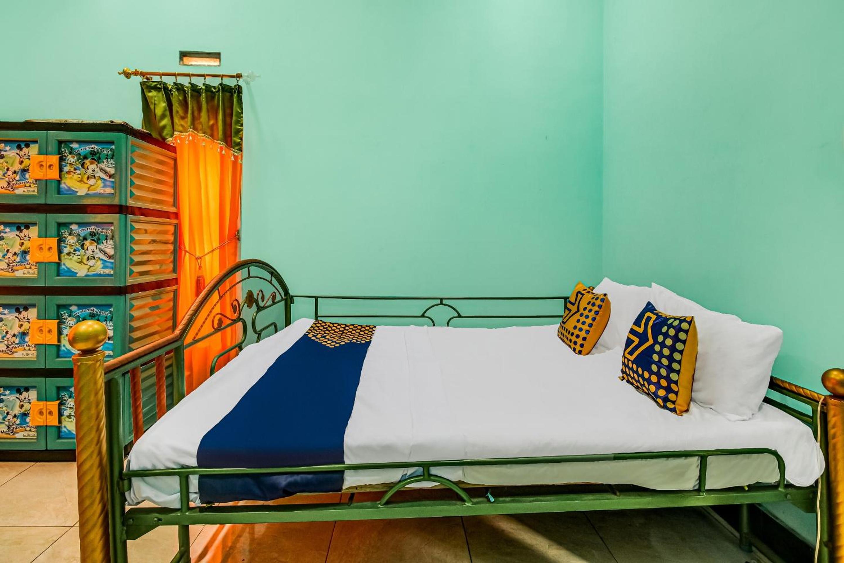 Budget Double Room - Photo 6