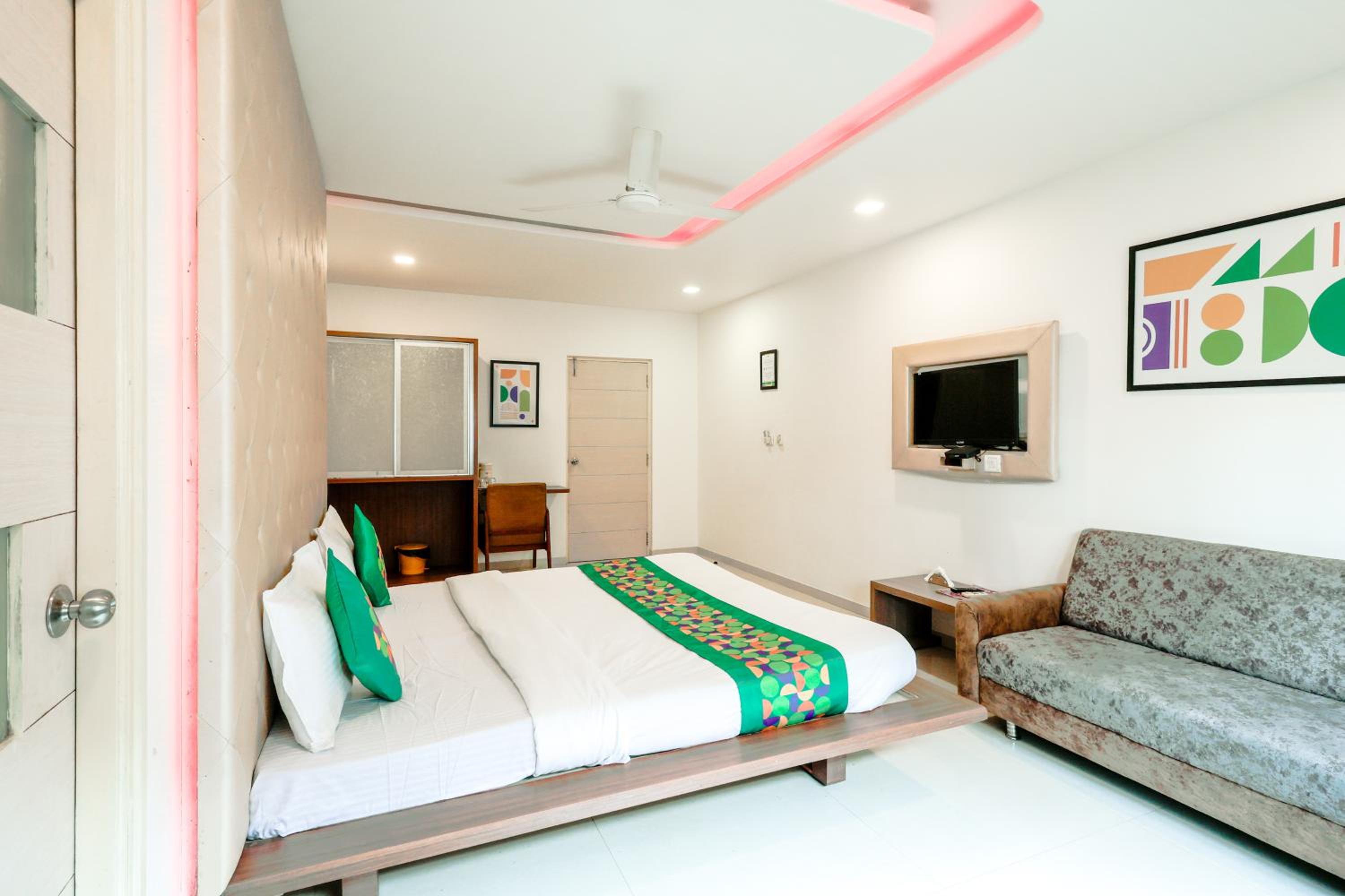Spacious Premium Room photo 3