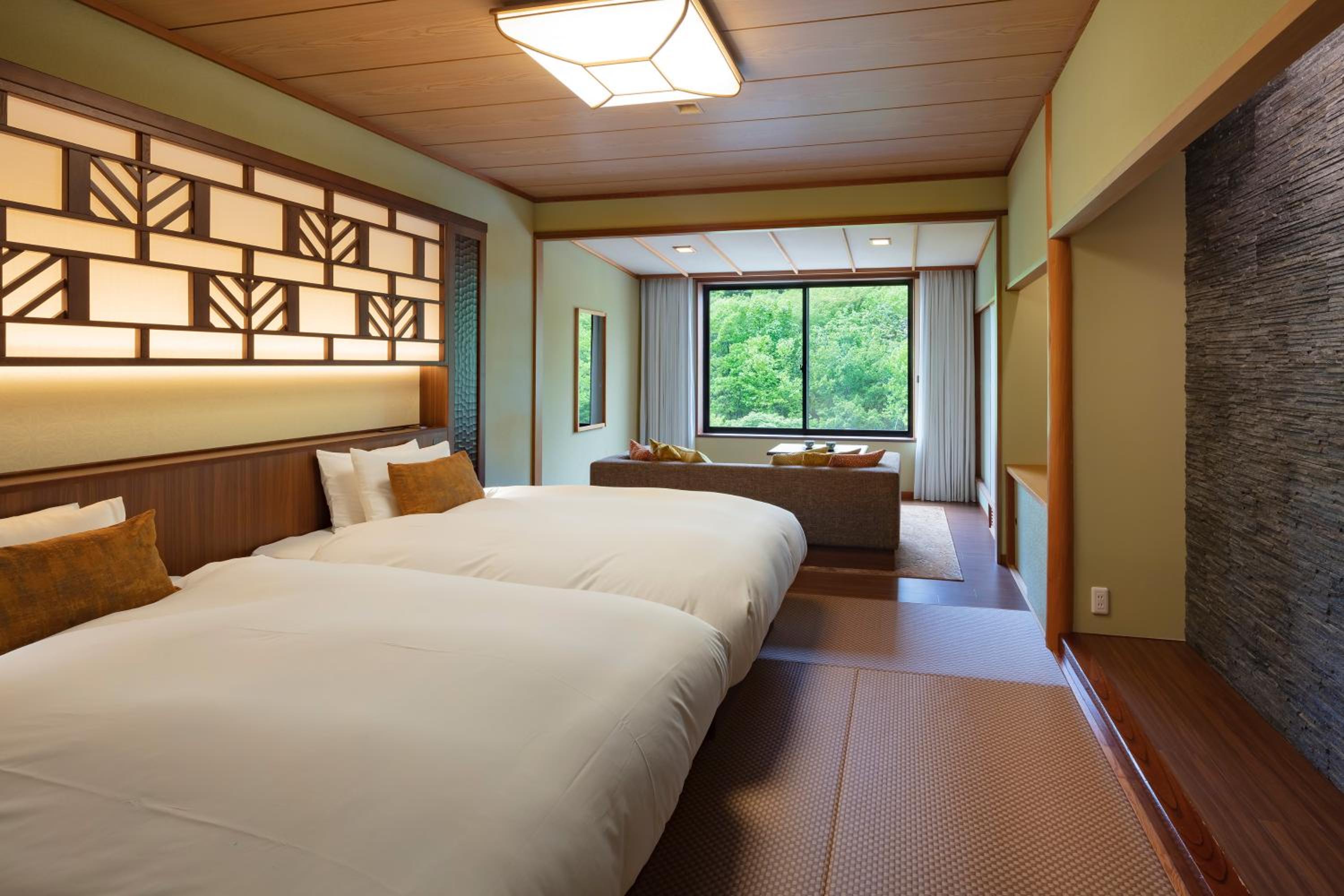 Deluxe Twin Room-Main BLD - Photo 2
