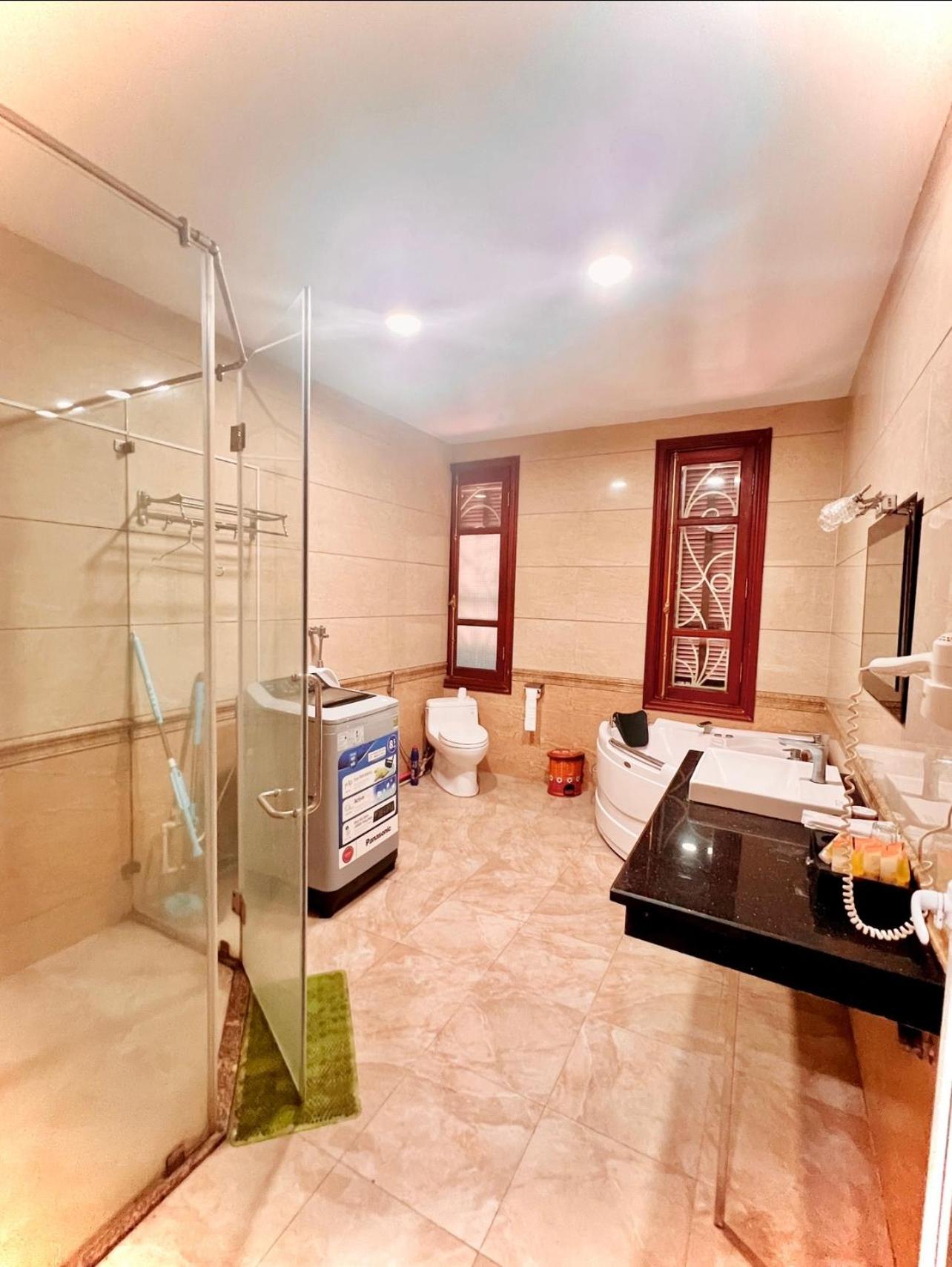 Deluxe Suite with Spa Bath photo 3