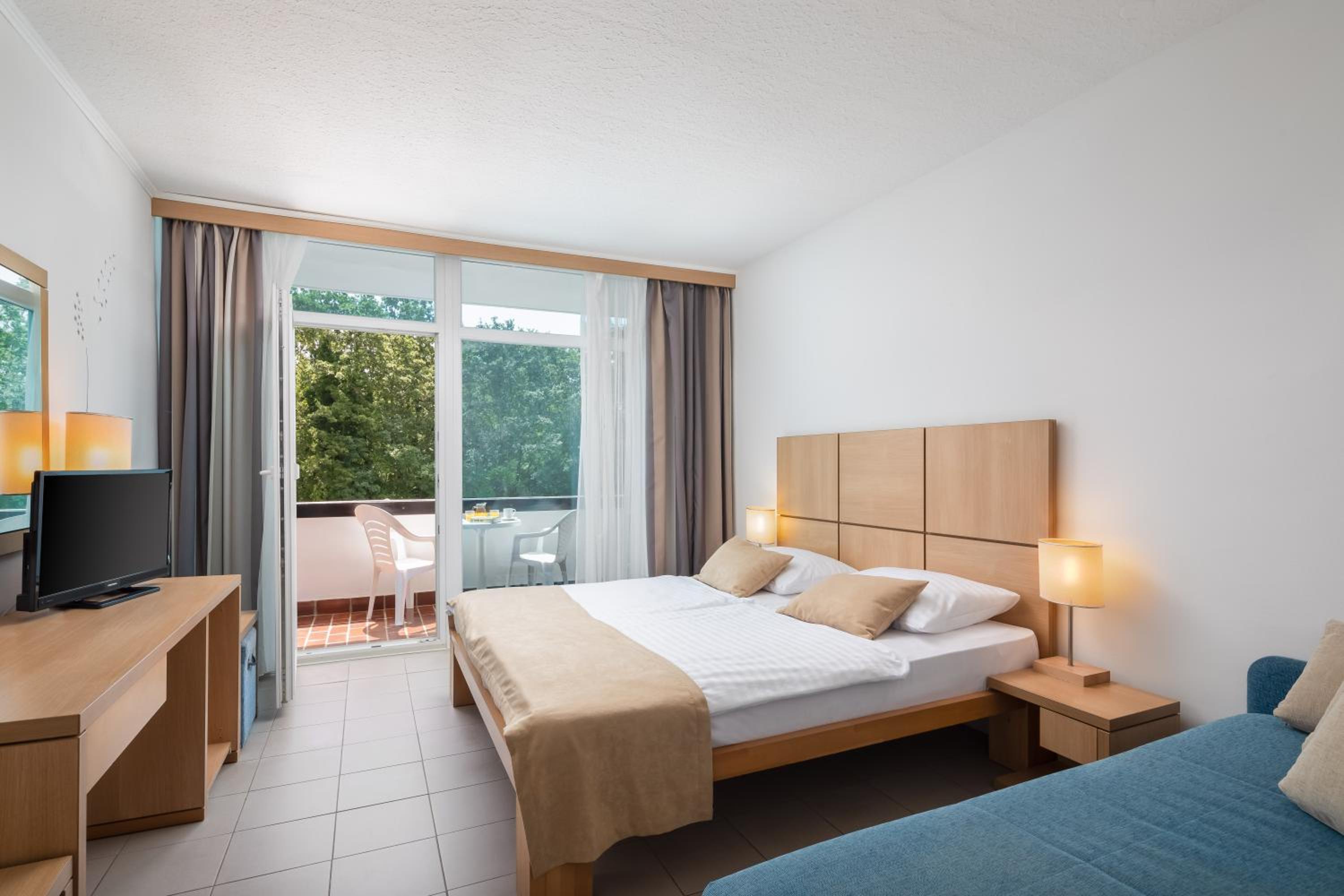 Comfort Double Room with Balcony - Photo 2