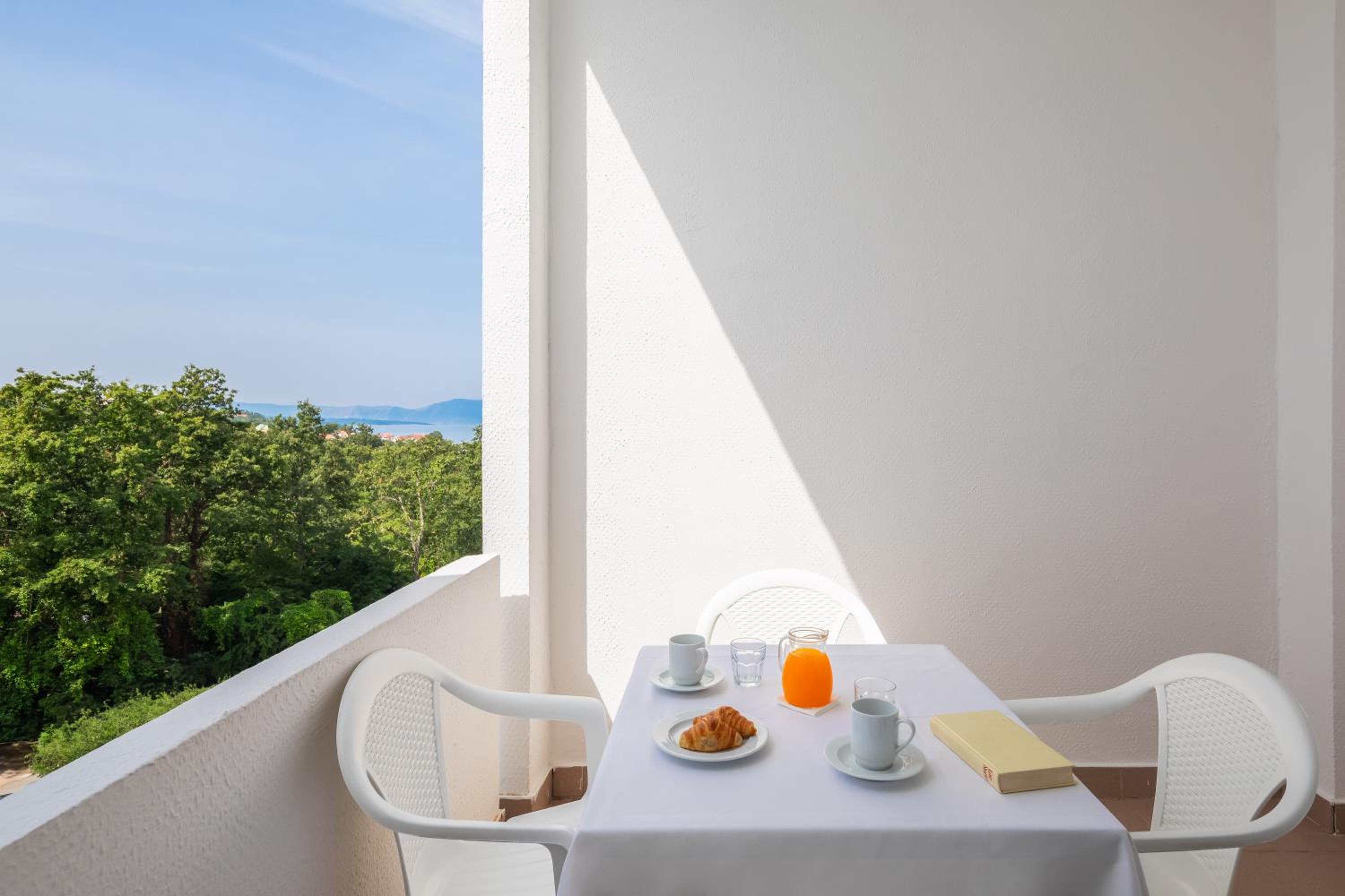 Comfort Double Room with Balcony - Photo 3
