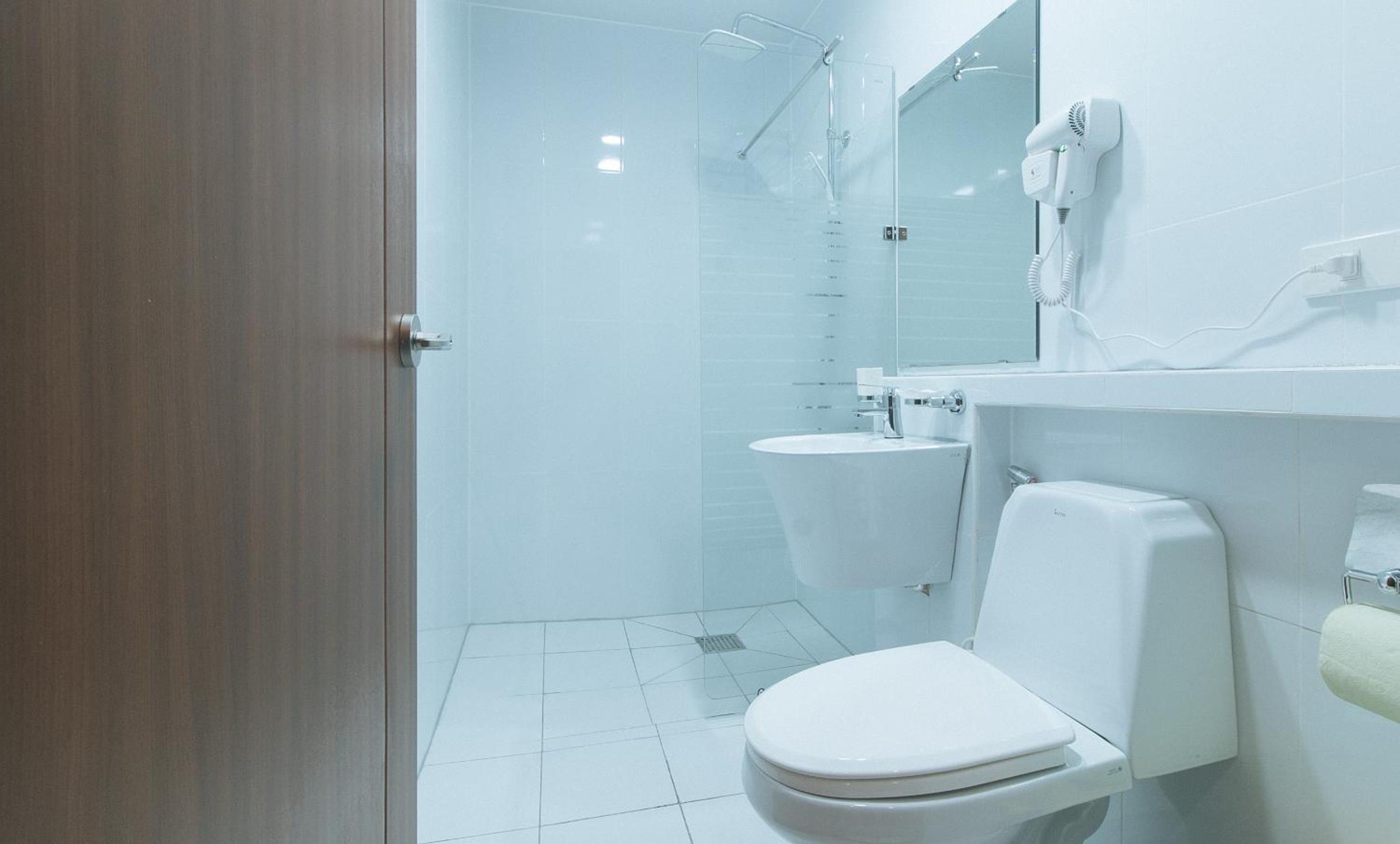 Standard Double Room - Photo 11