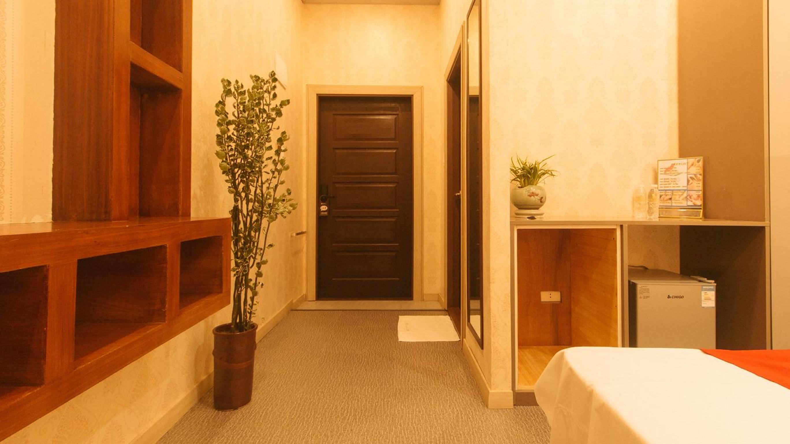 Deluxe Room - Photo 14