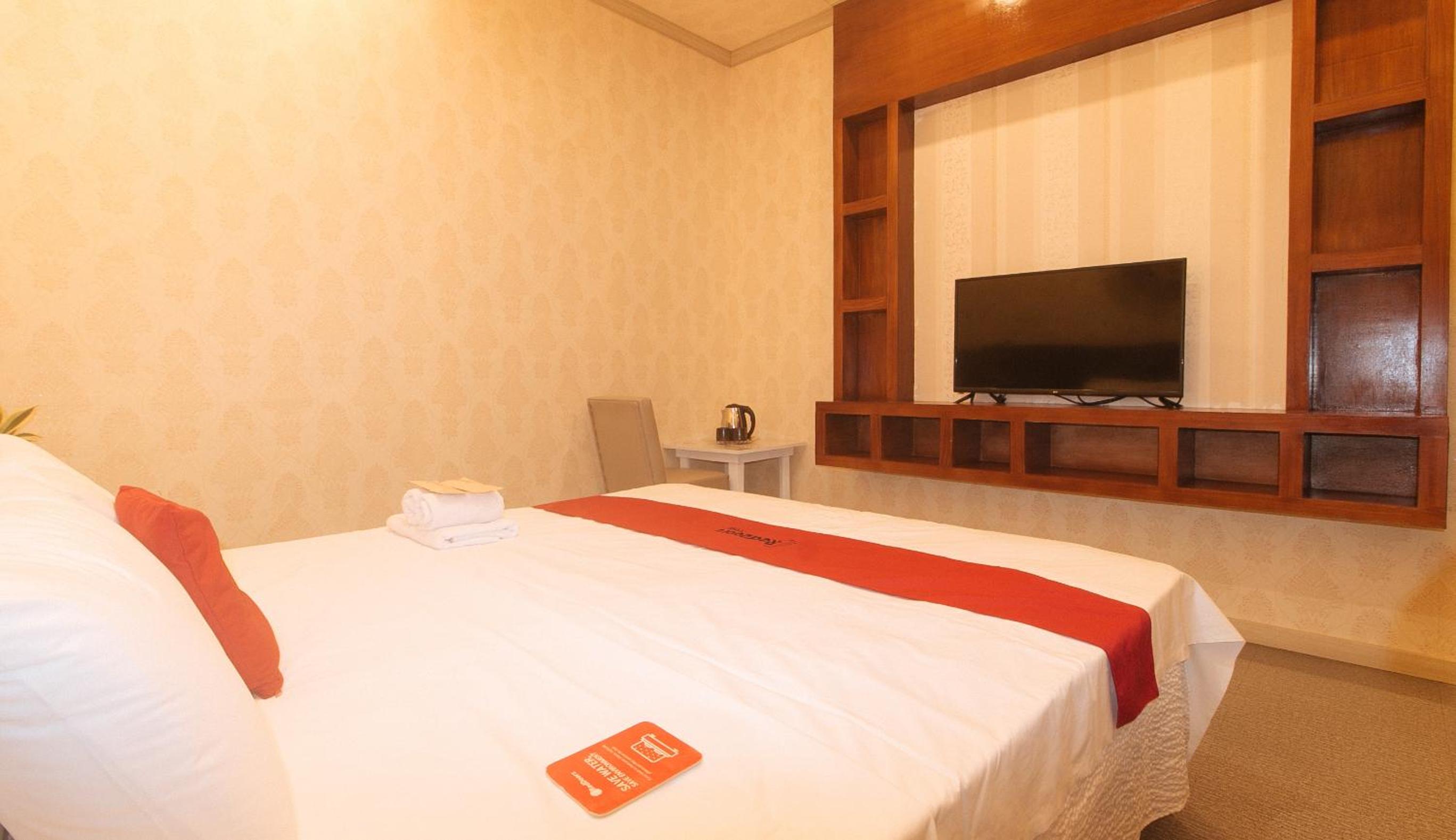 Deluxe Room - Photo 12