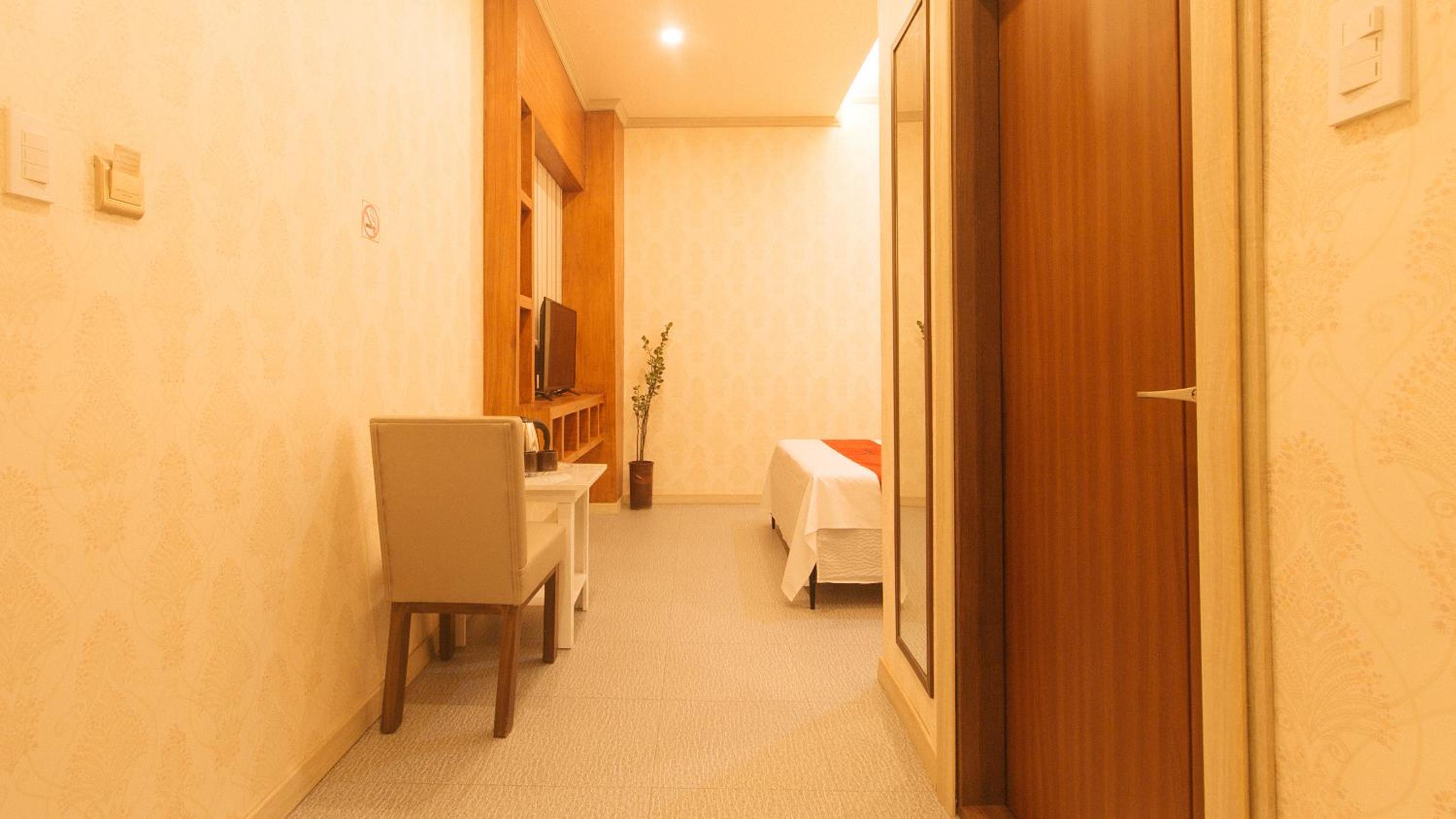Standard Double Room - Photo 13