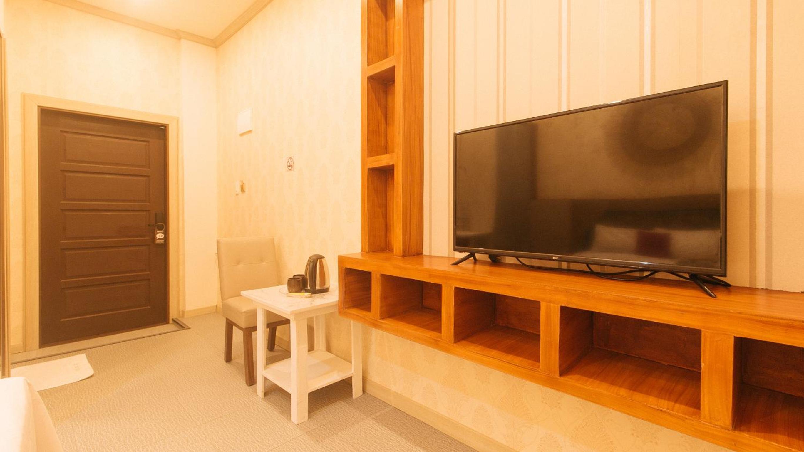 Standard Double Room - Photo 12