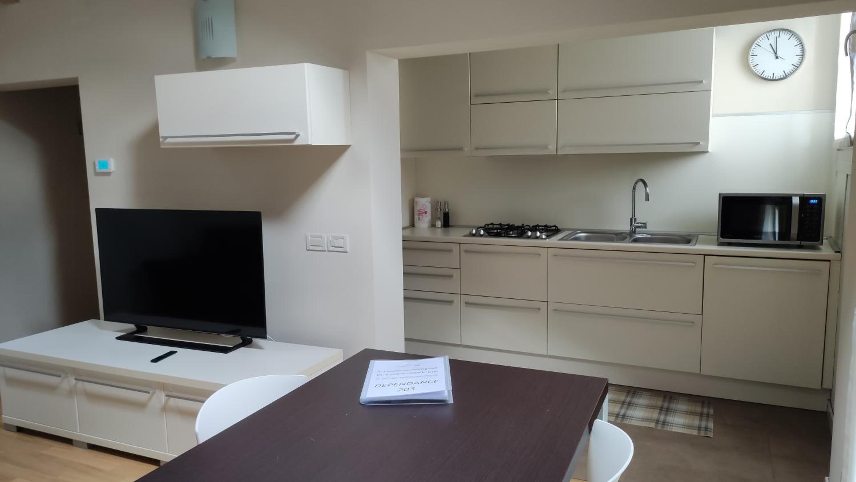One-Bedroom Deluxe Apartment photo 1