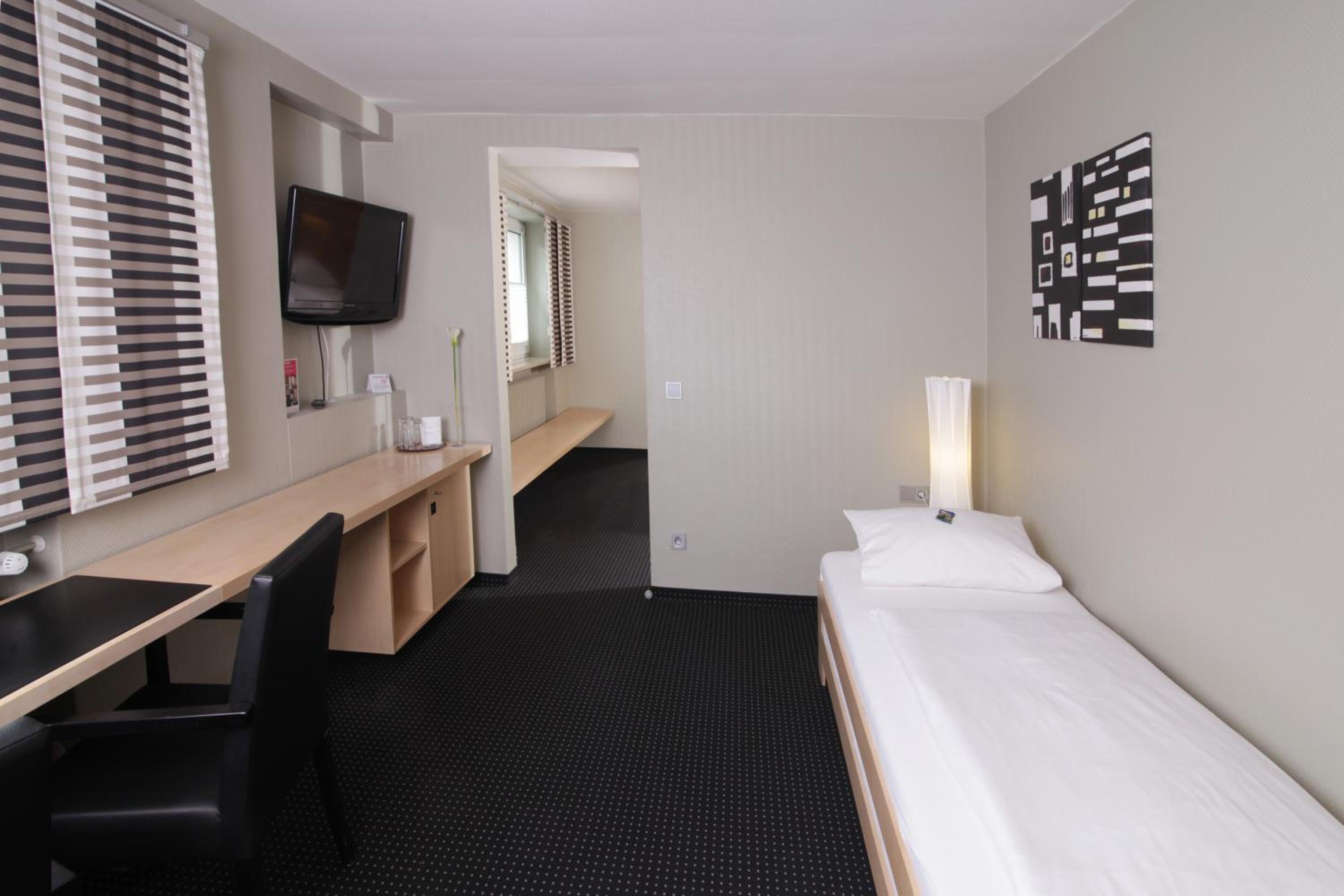 Two-Bedroom Suite - Photo 7