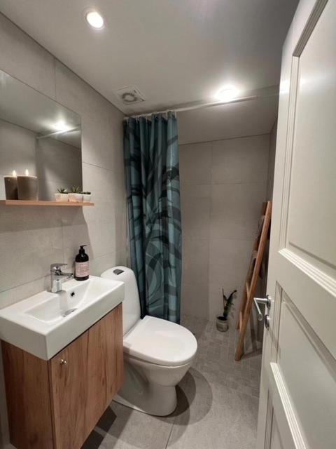 Three-Bedroom House - Photo 9