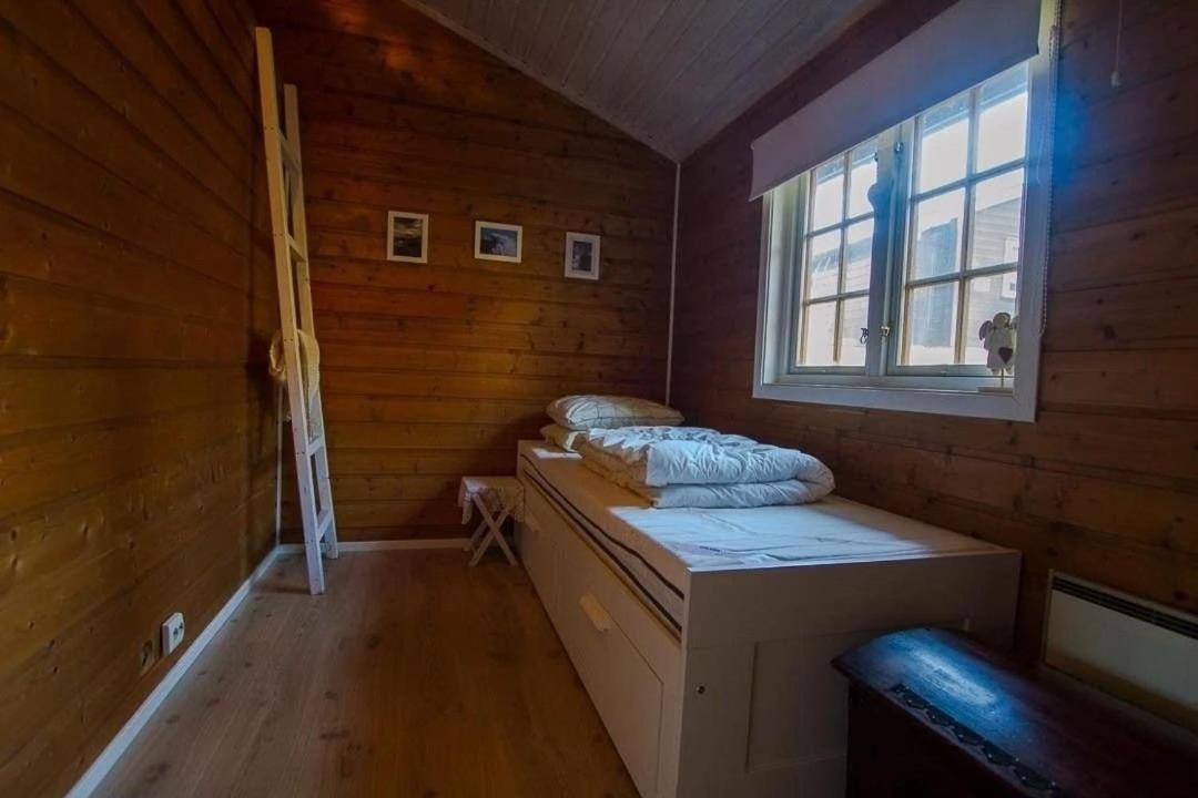 Three-Bedroom House - Photo 10