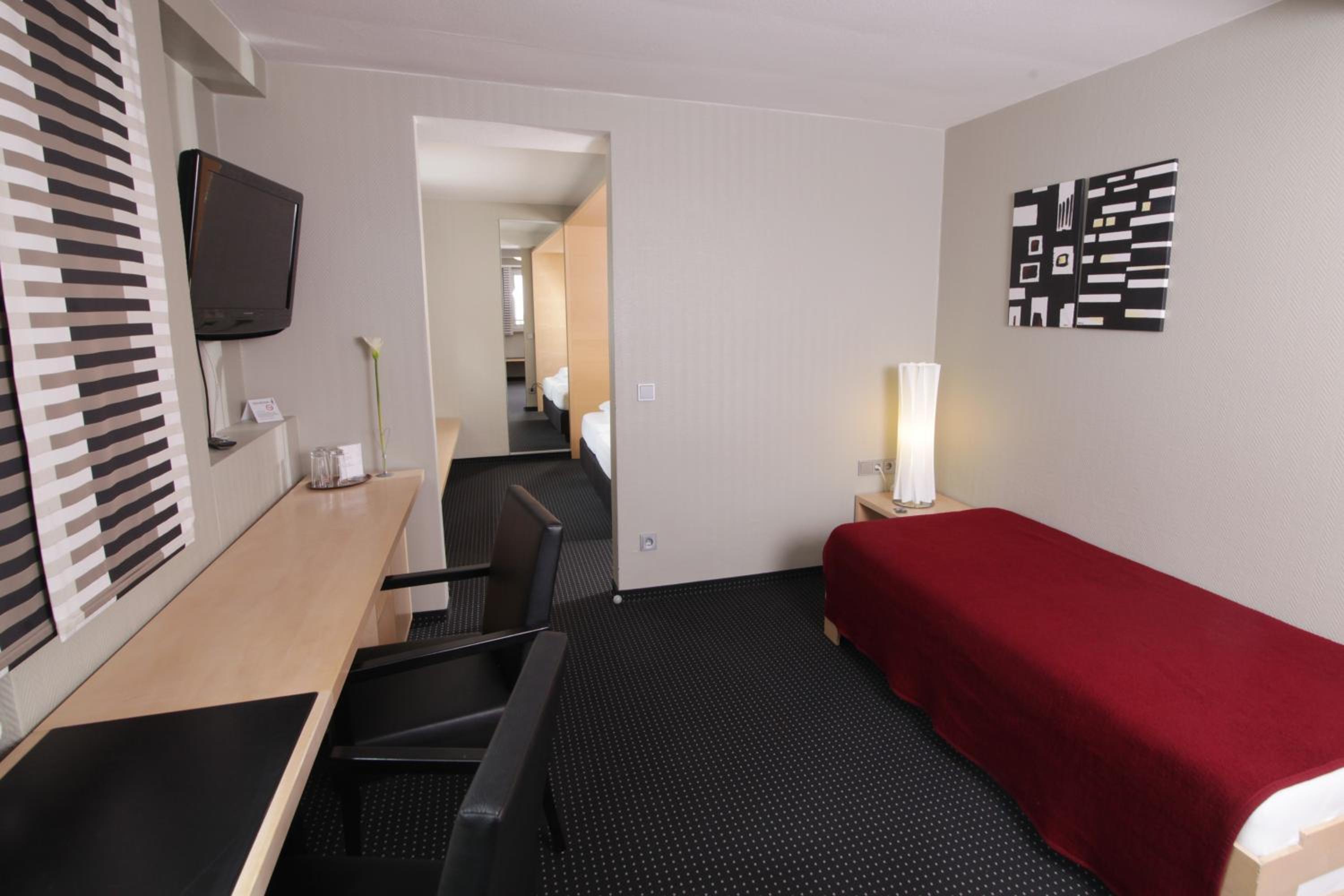 Two-Bedroom Suite - Photo 9