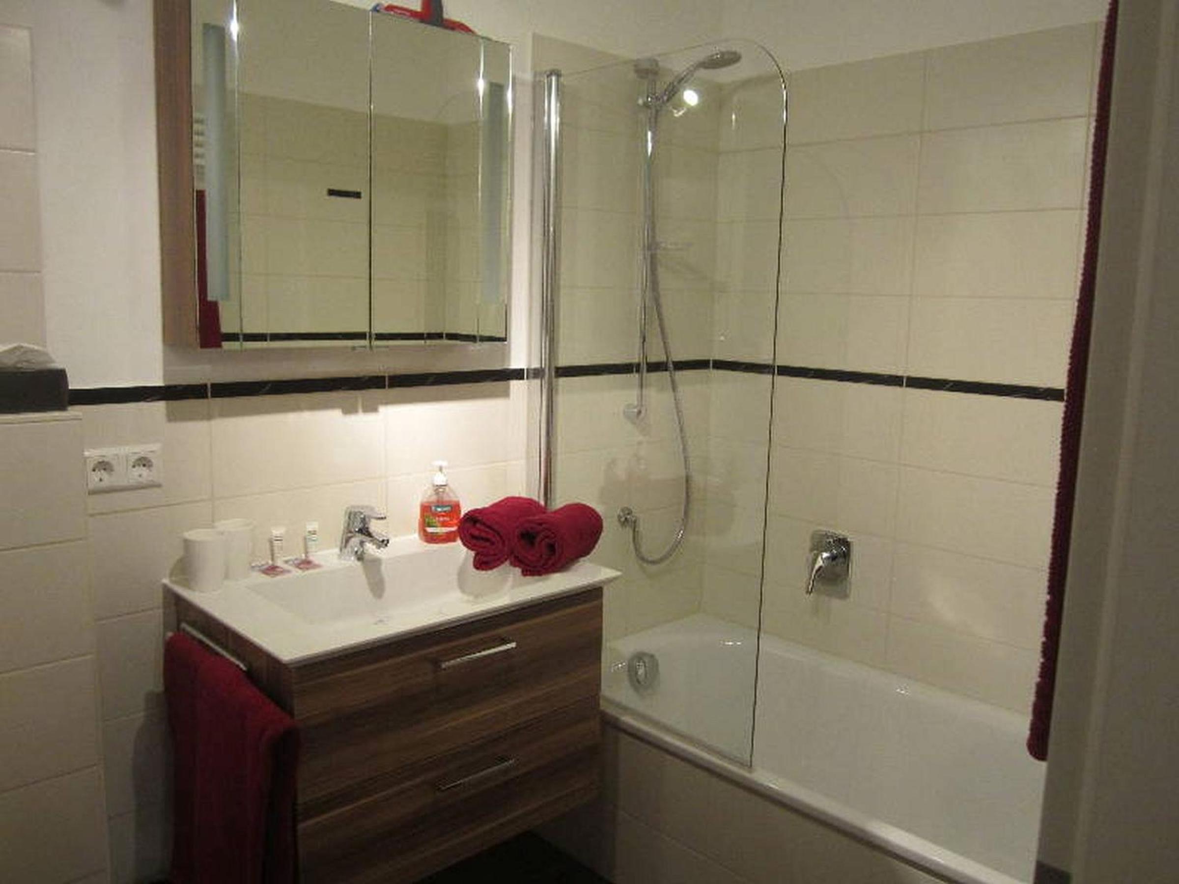 Two-Bedroom Deluxe Apartment with Garden View photo 2