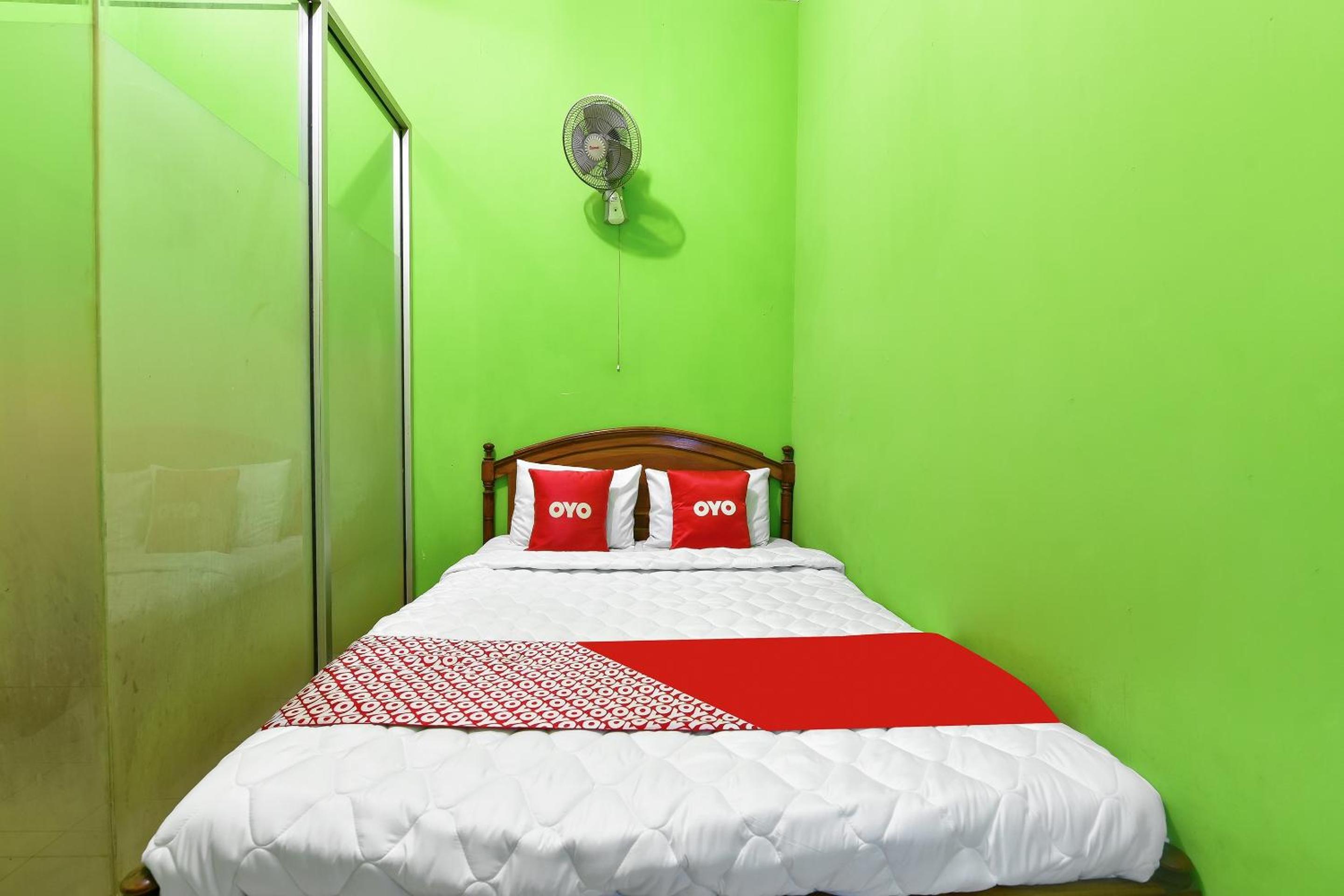 Budget Double Room photo 3