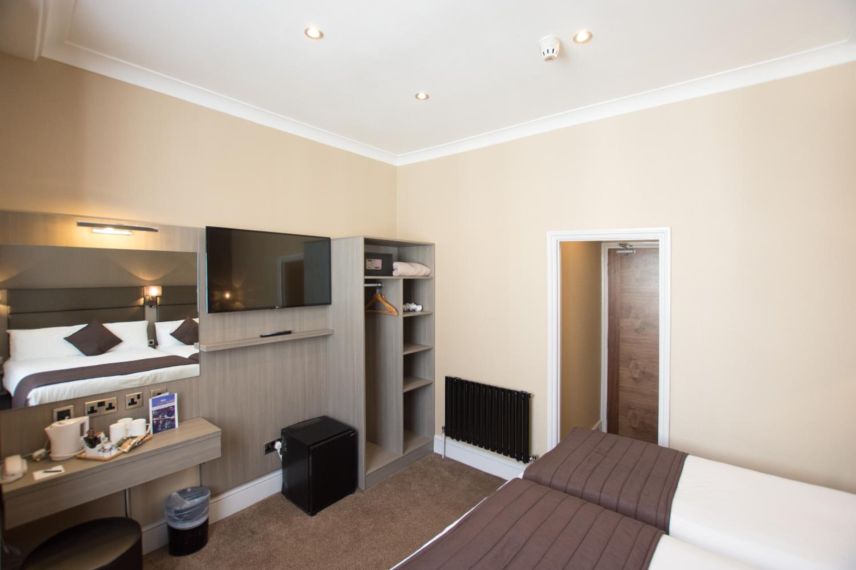 Family Room photo 1
