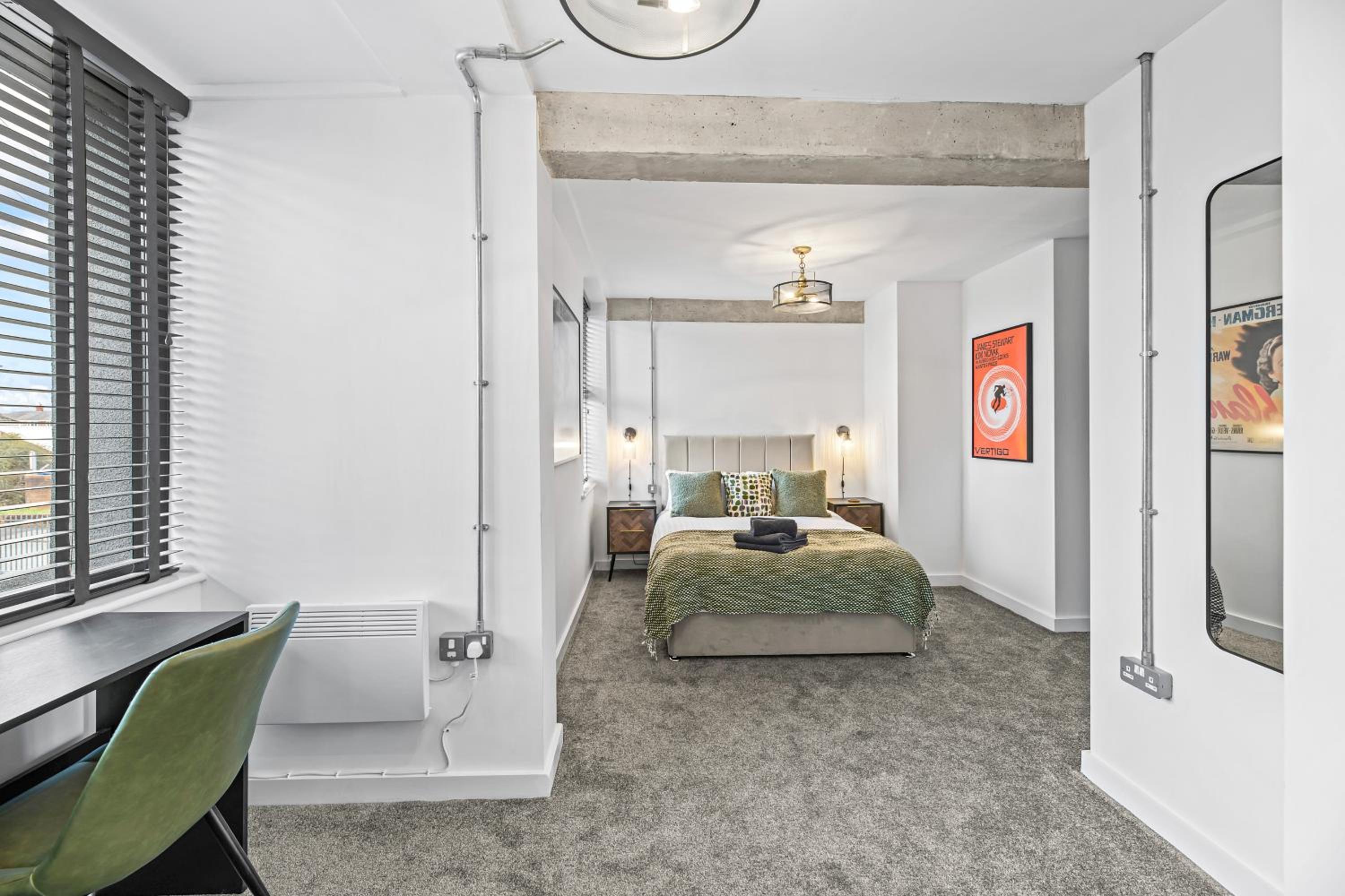 One-Bedroom Apartment photo 1