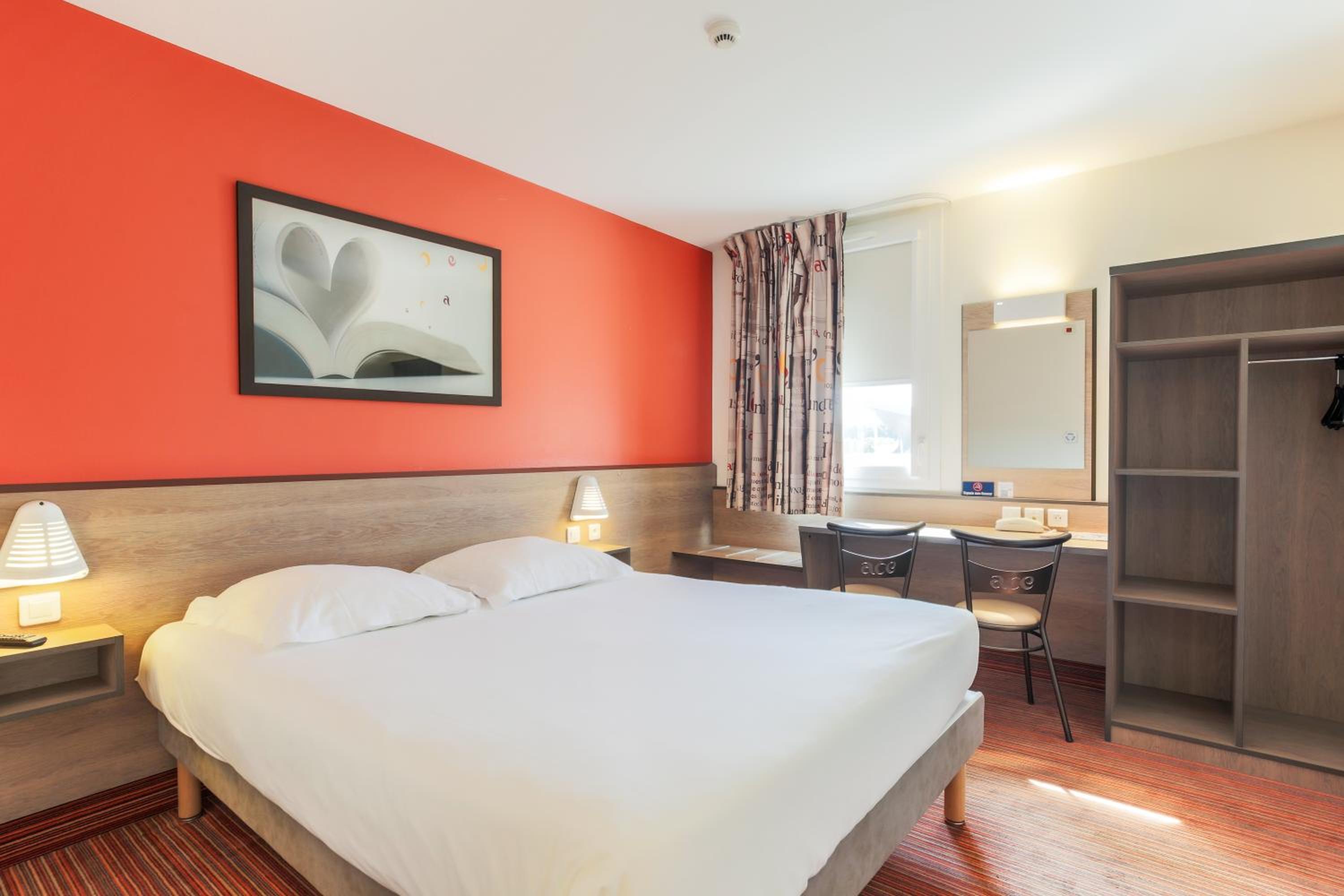 Double Room - Disability Access photo 2