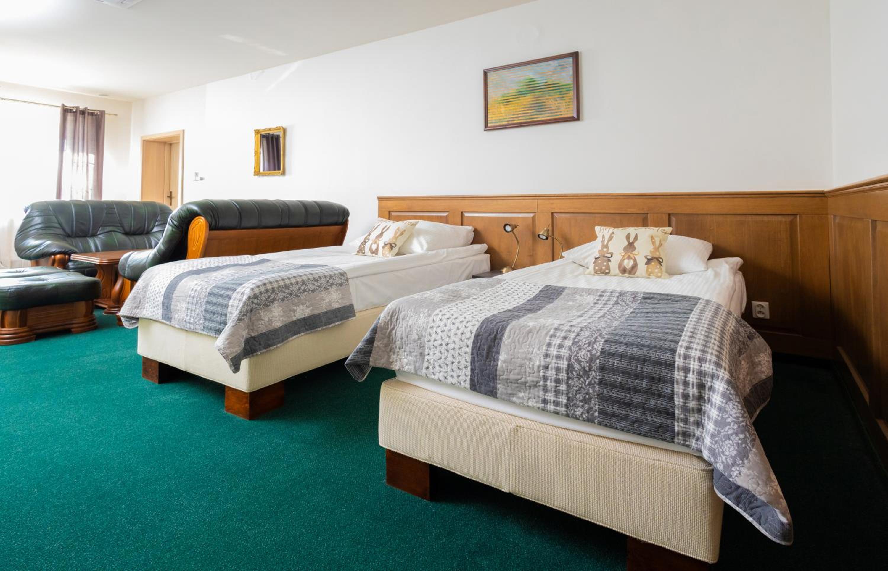Economy Triple Room - Photo 3