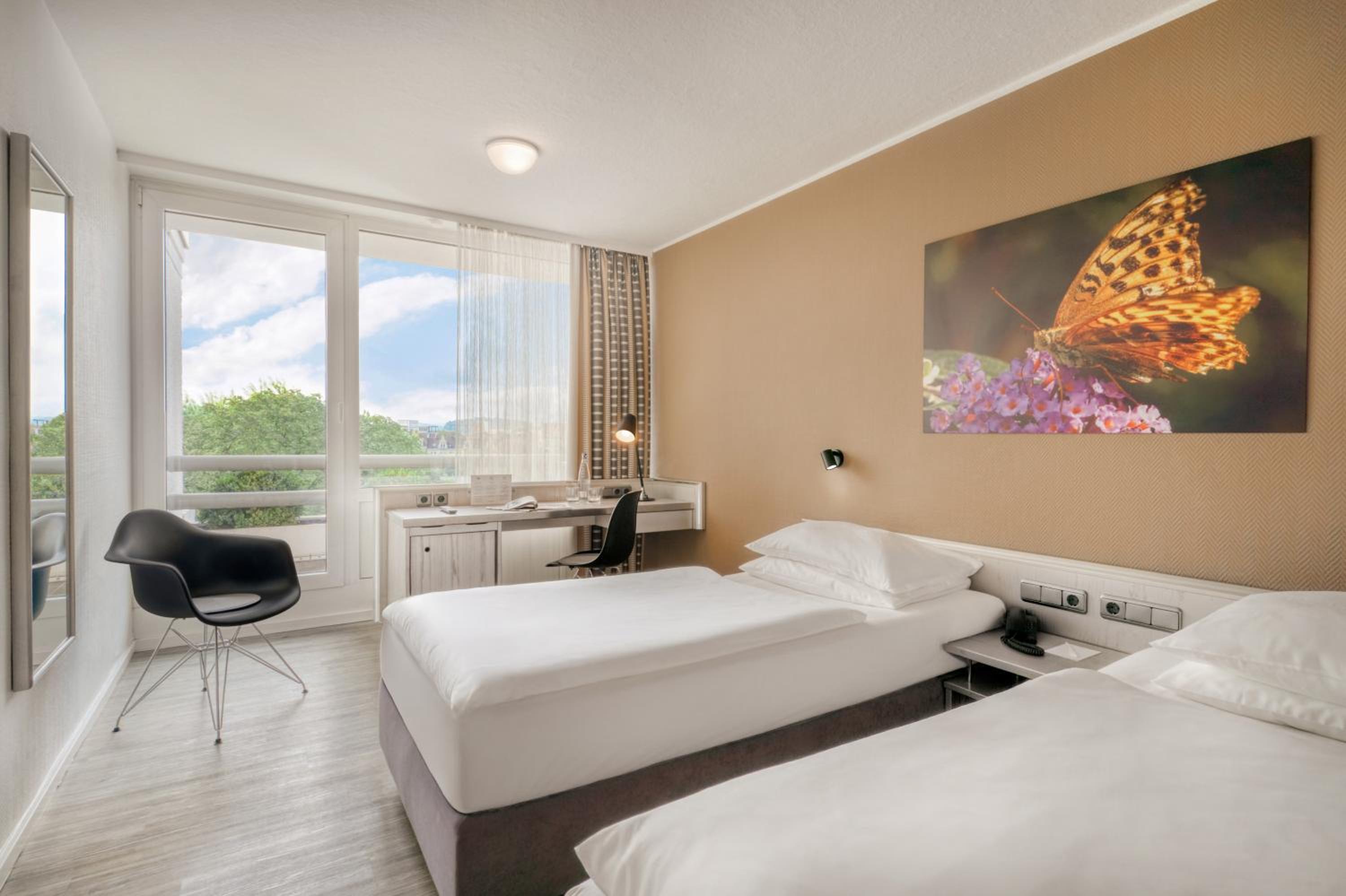 Superior Double Room with Two Single Beds - Photo 2