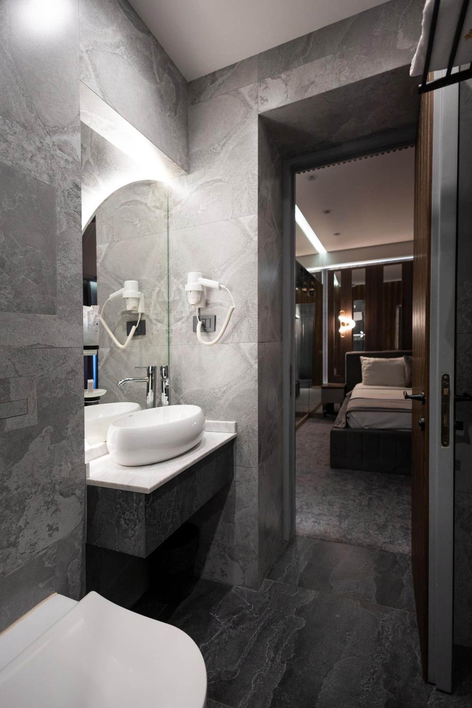 Junior Suite with Balcony photo 2