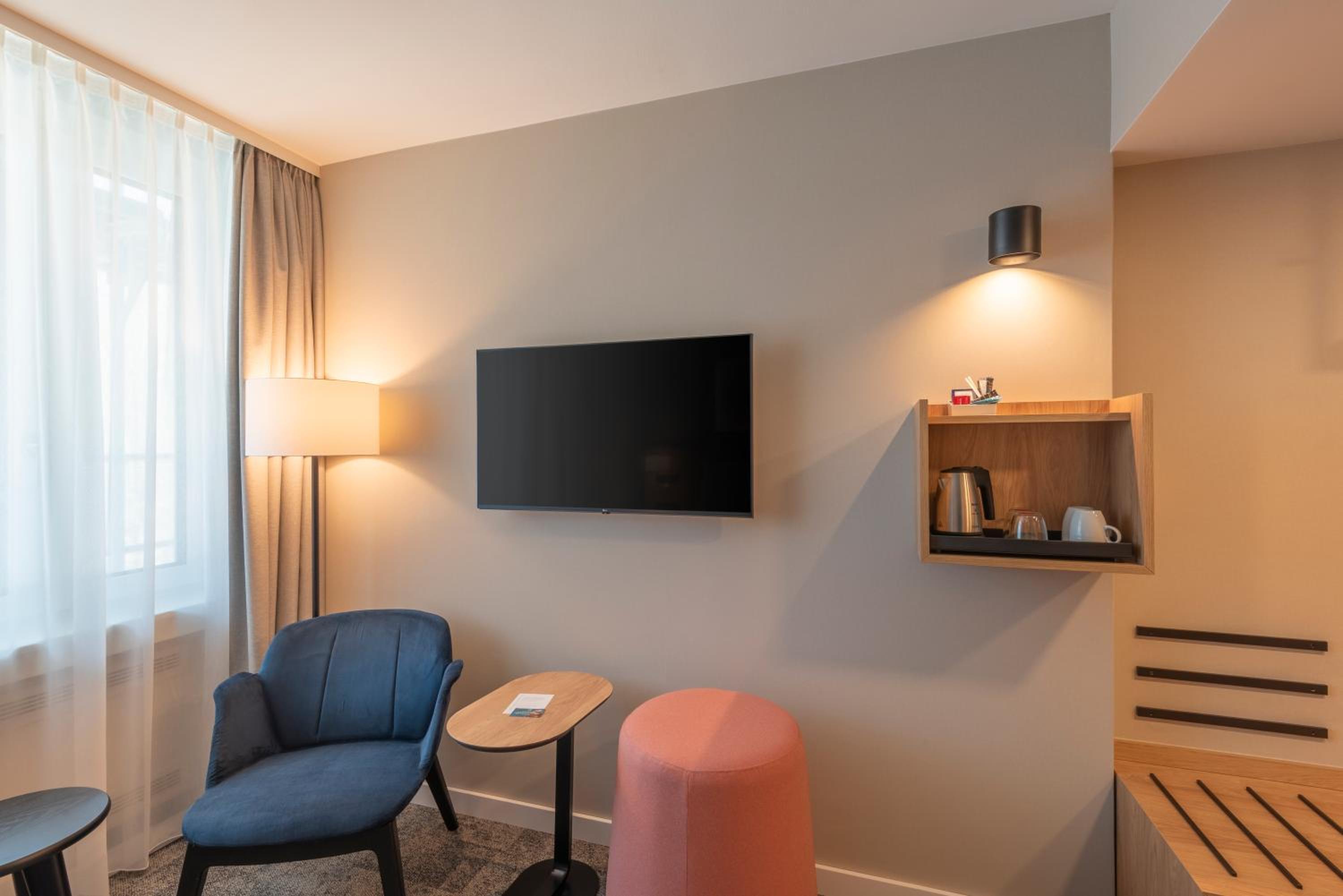 Standard Queen Room - Photo 9