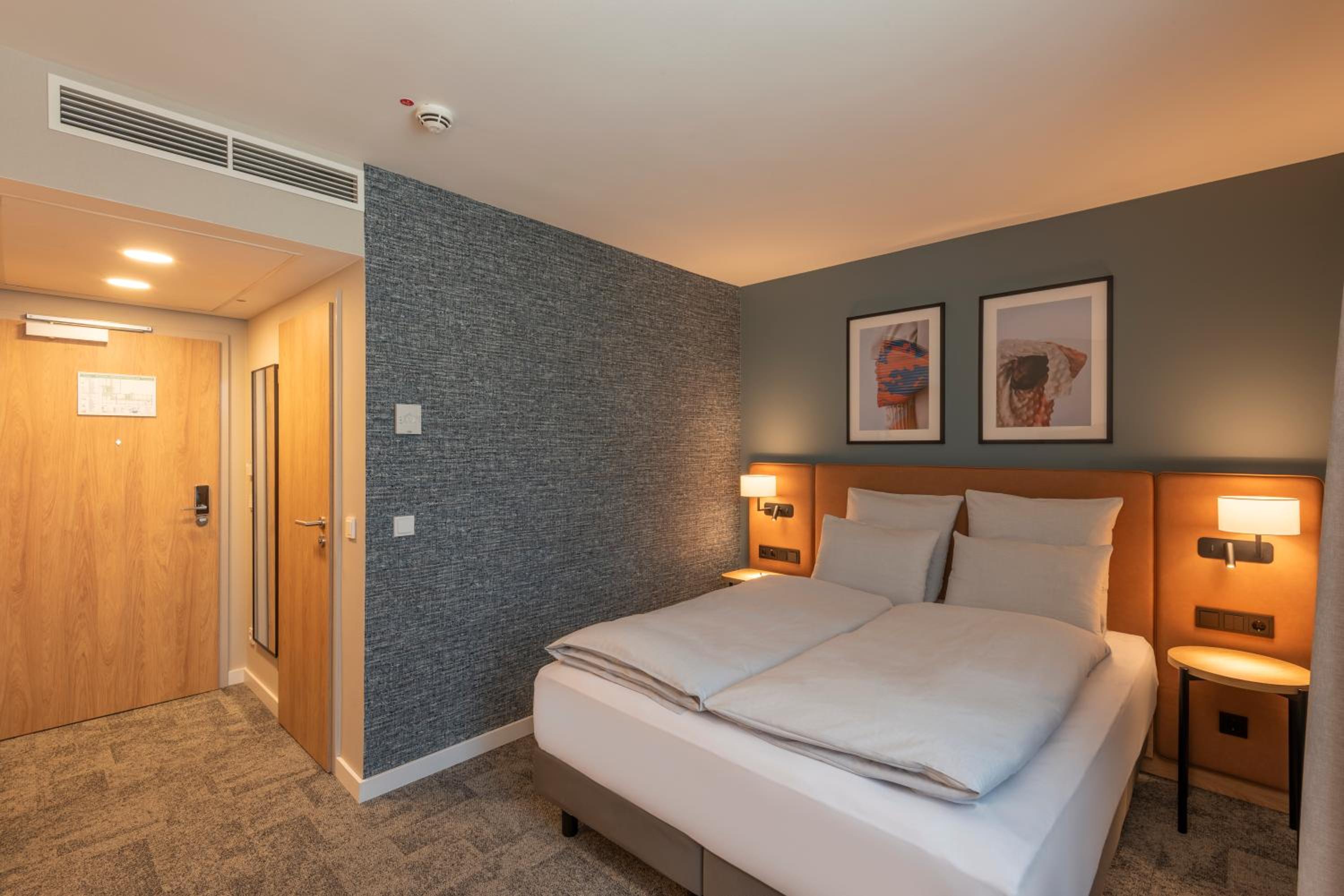 Standard Queen Room - Photo 12