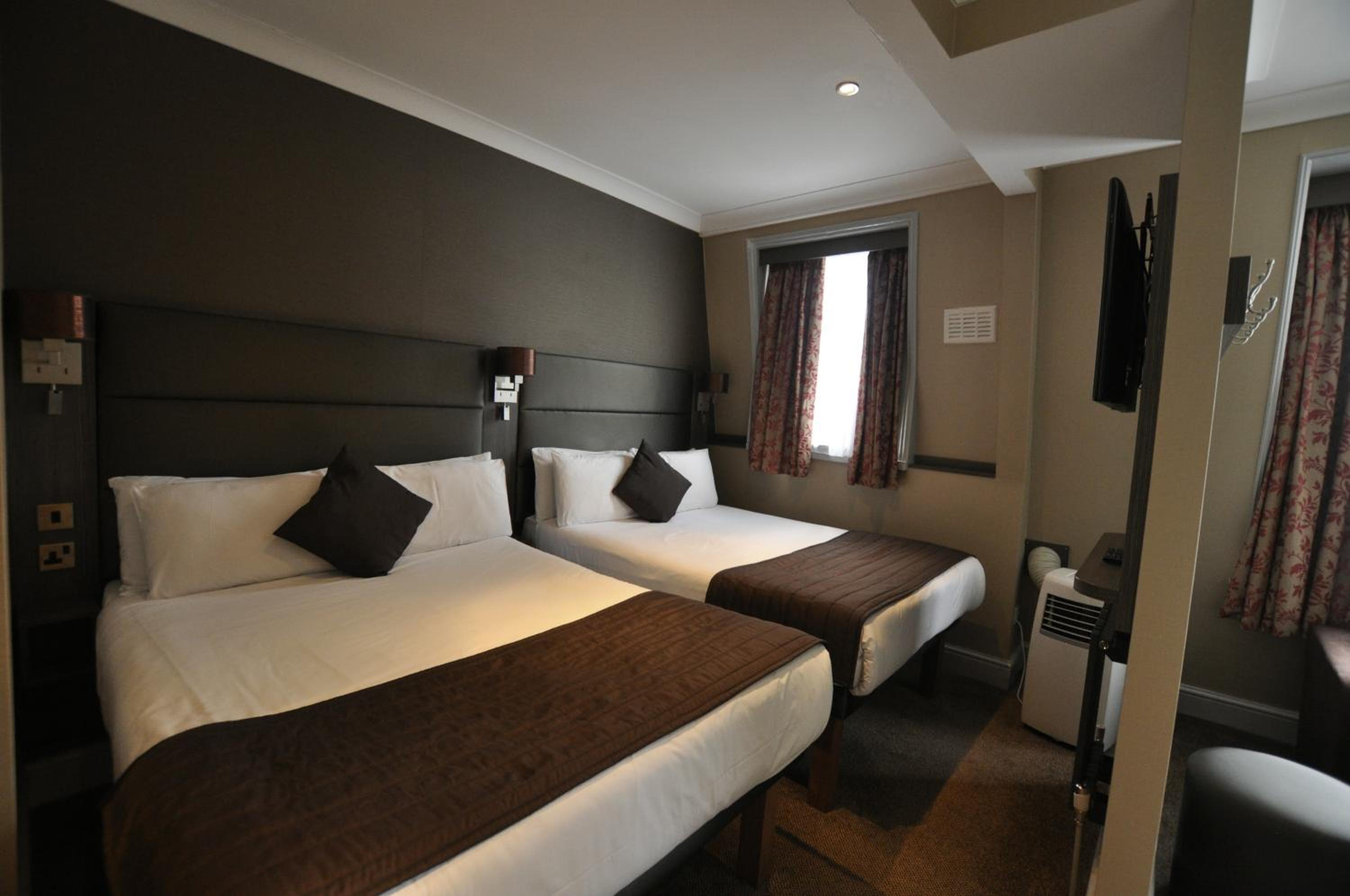 Quadruple Room (4 Adults) photo 2