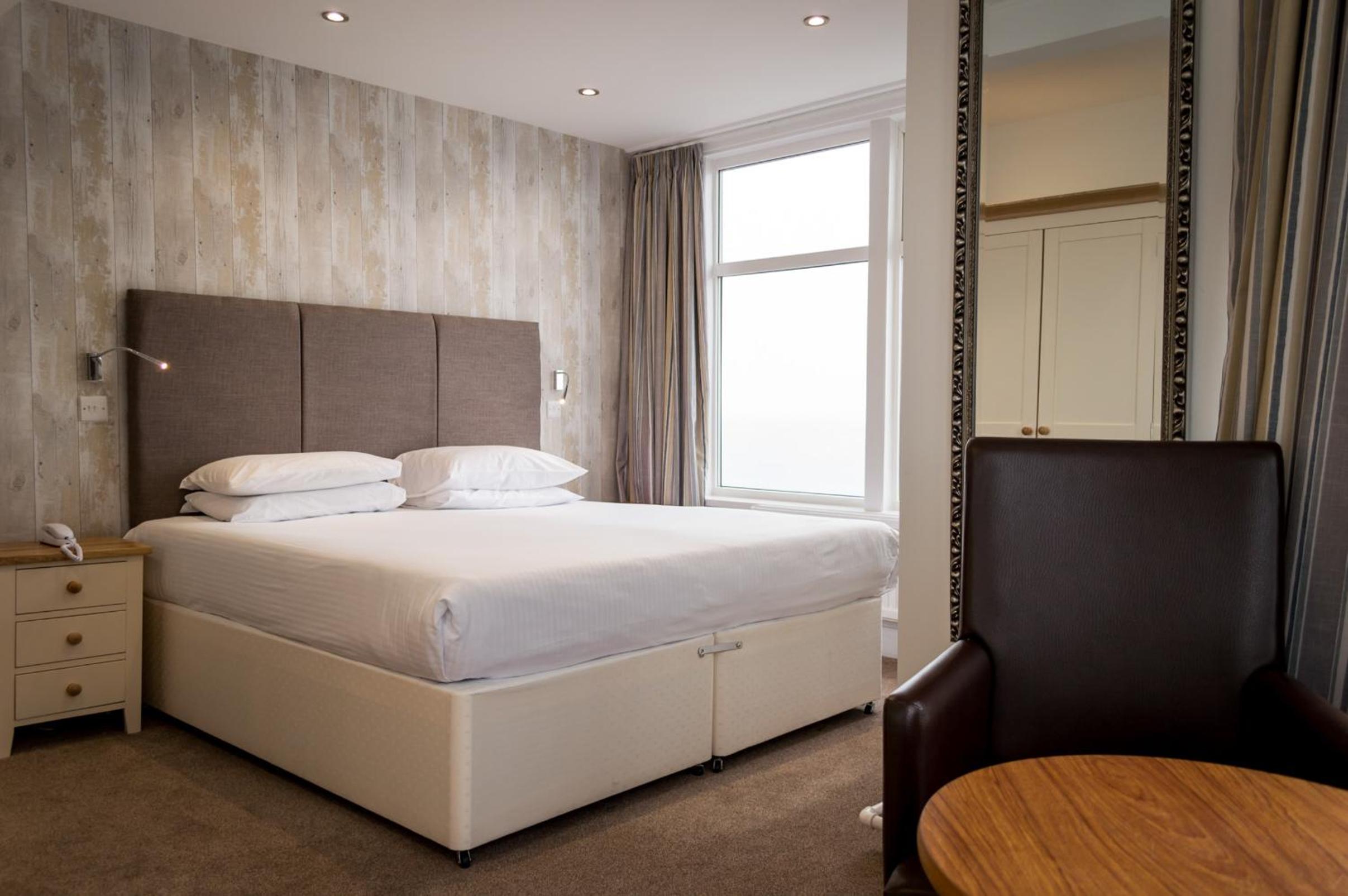 Superior Double or Twin Room with Sea View - Photo 2