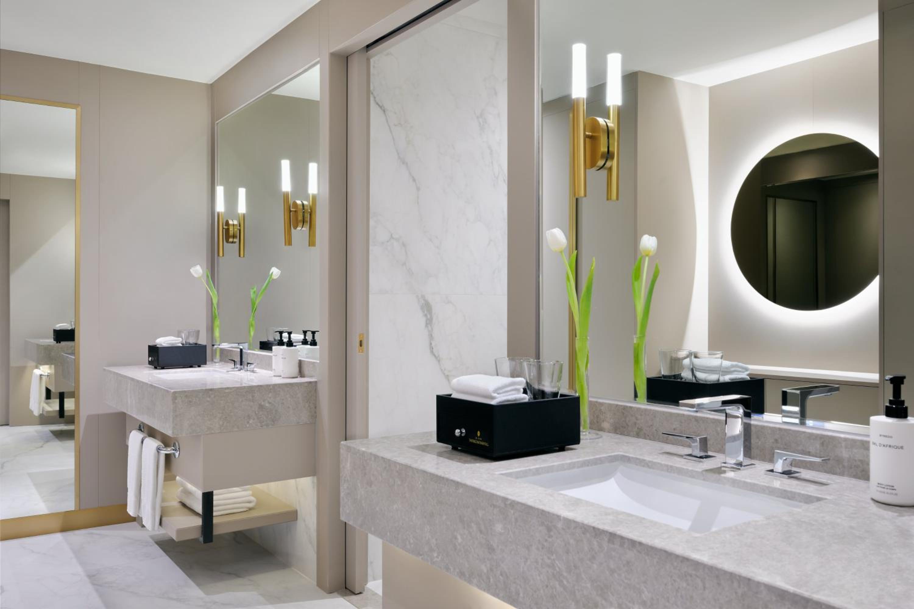 Royal Suite - Photo 2