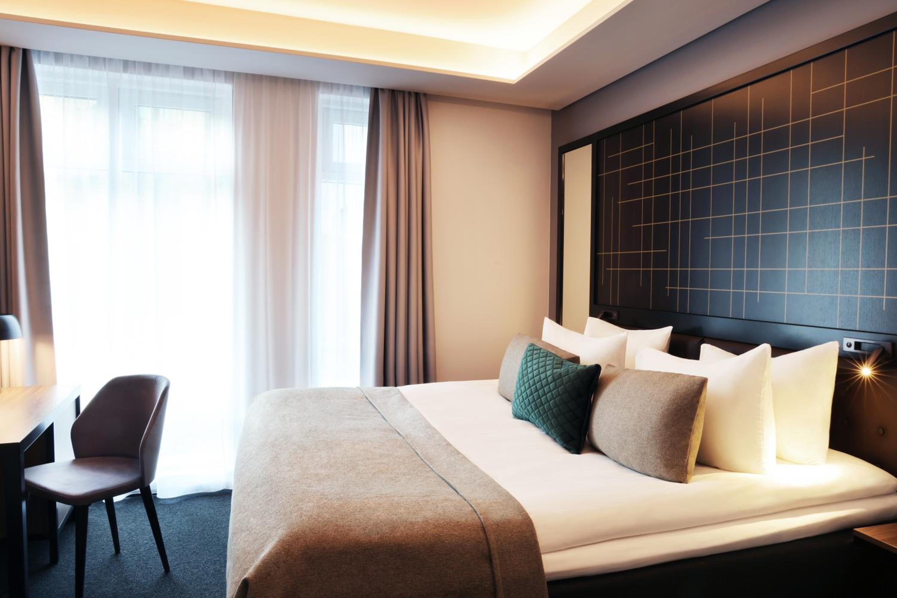 Standard Twin Room - Photo 2