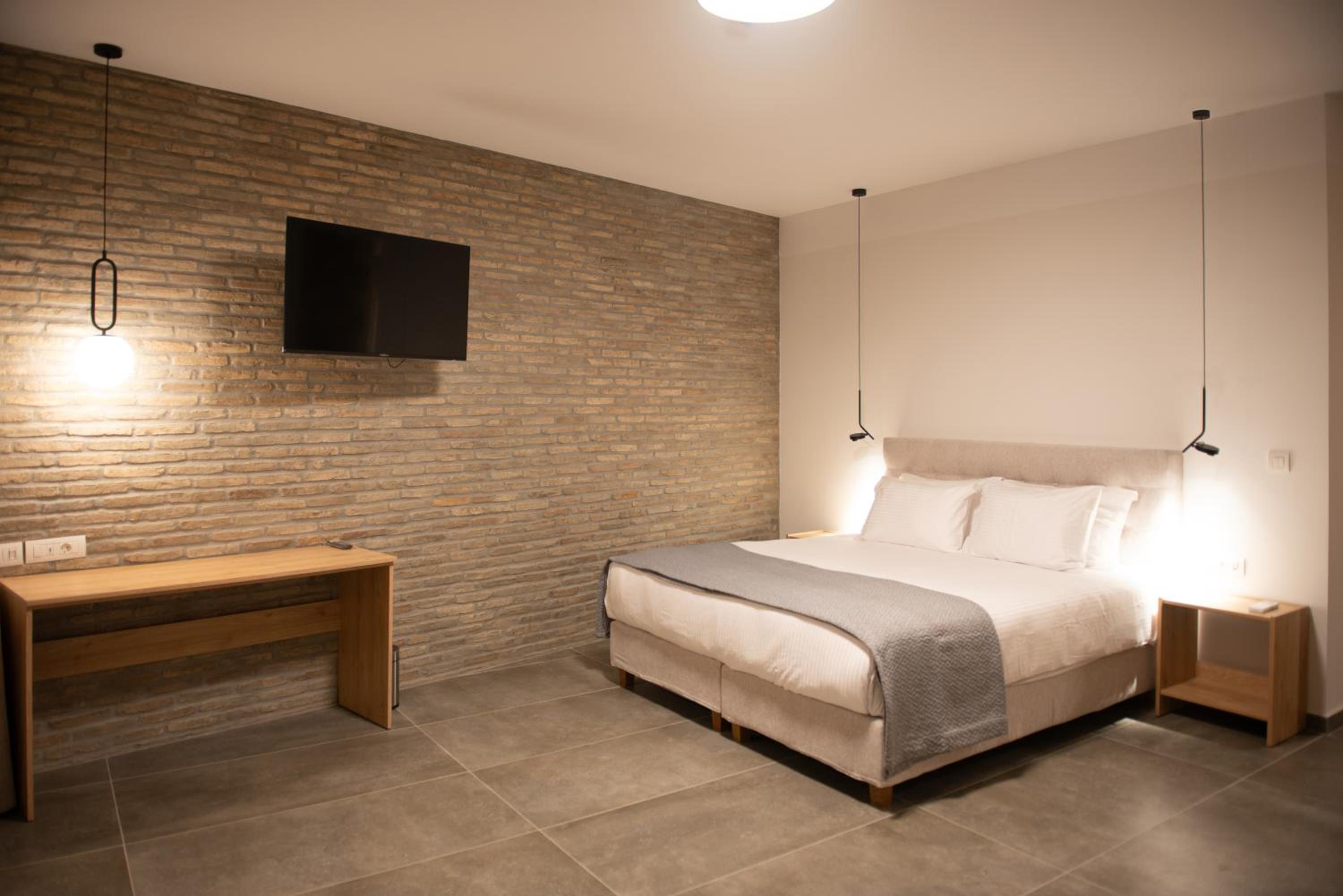 Deluxe King Suite