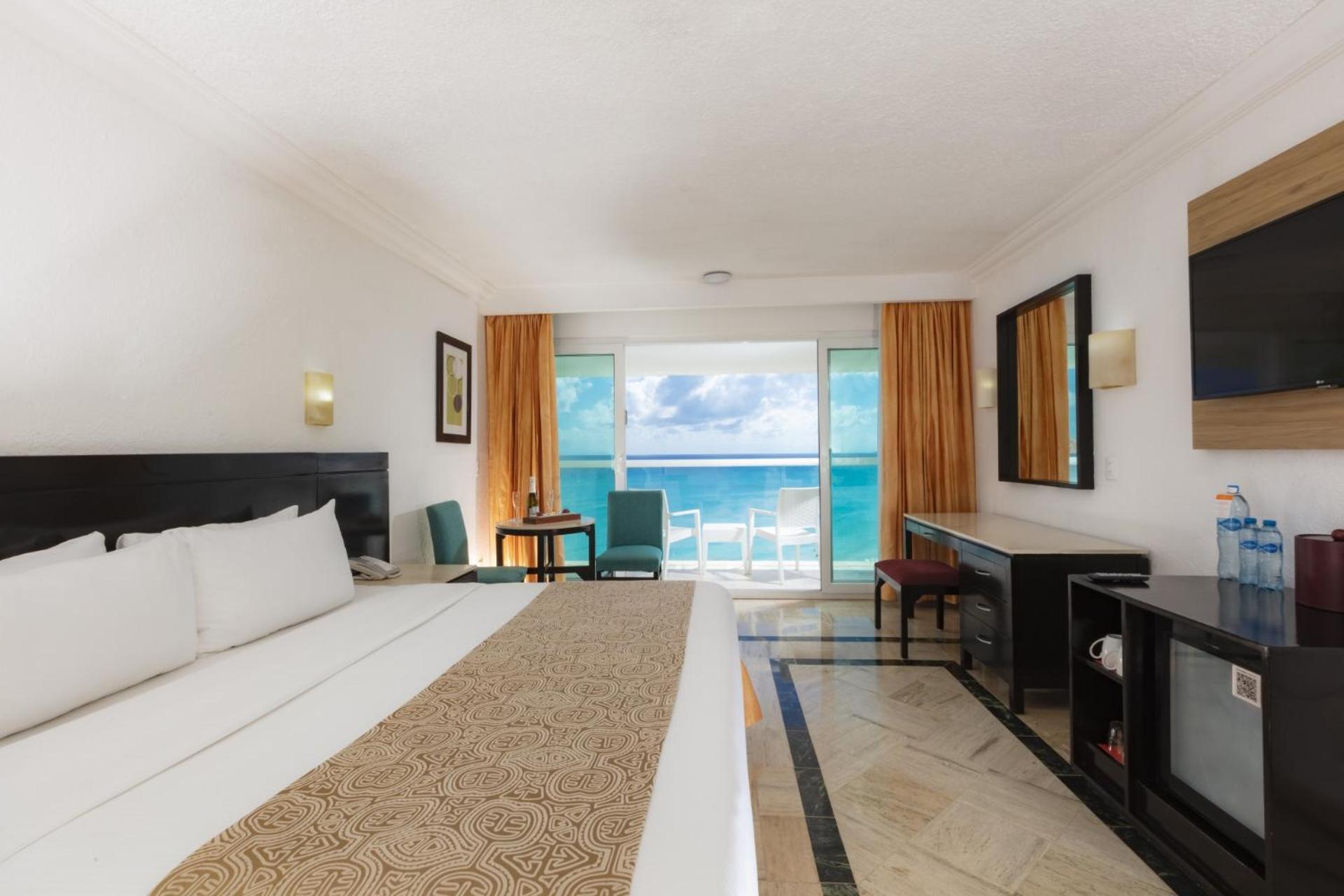 Deluxe King Room photo 2