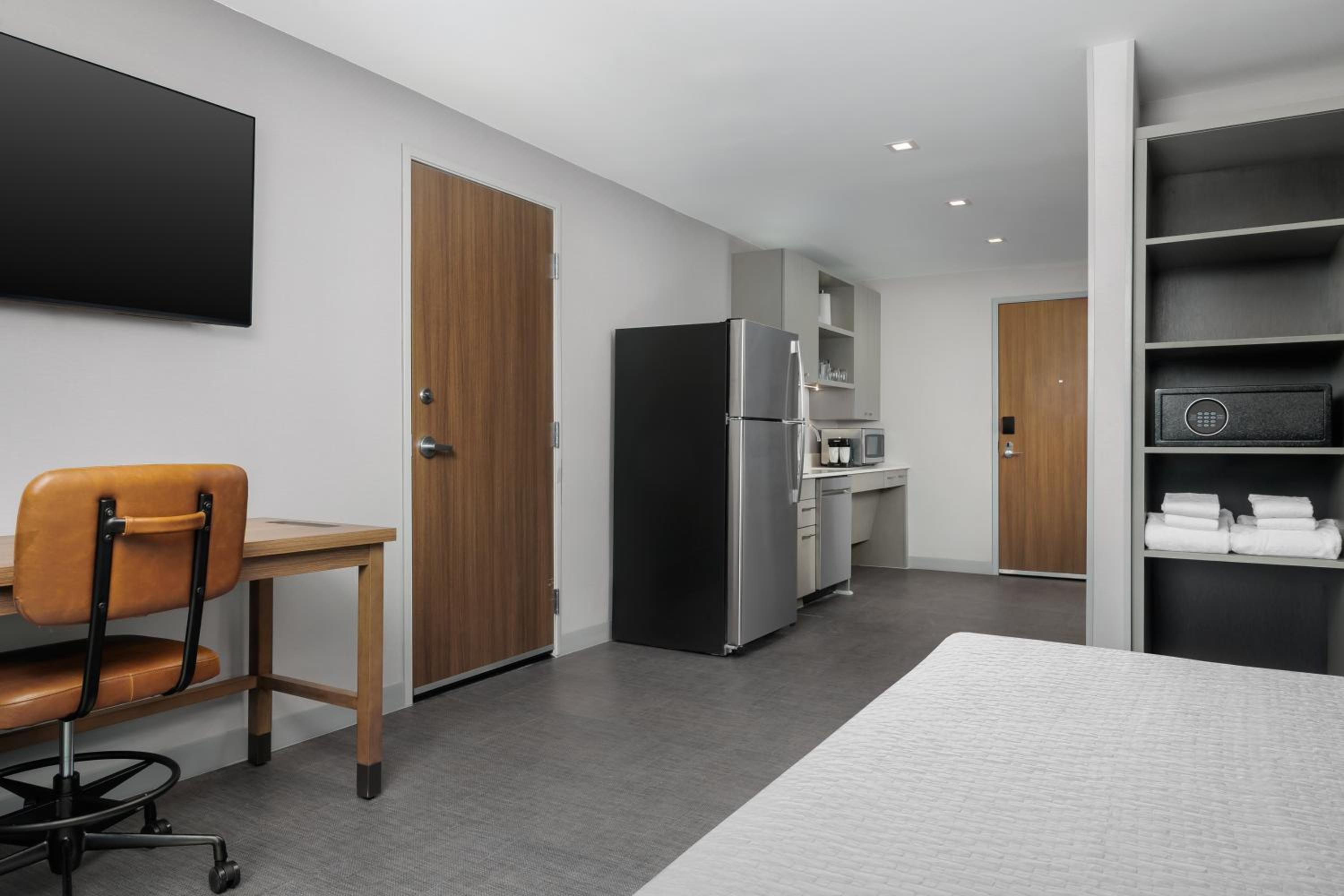 Efficiency King Suite  - Photo 9