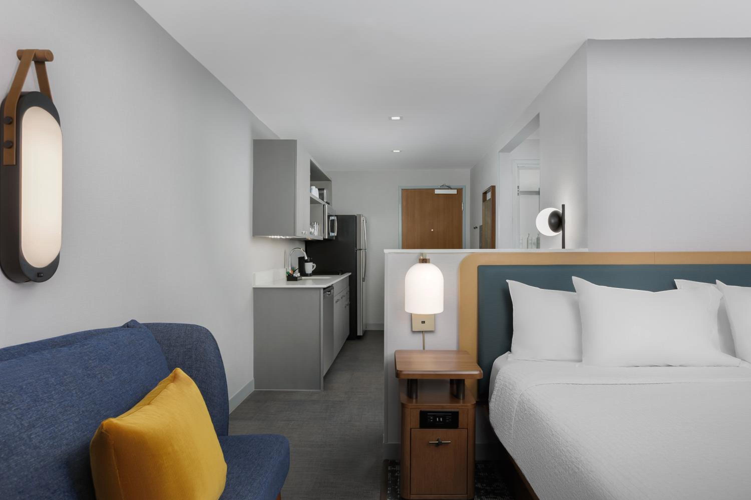 Efficiency King Suite  - Photo 12