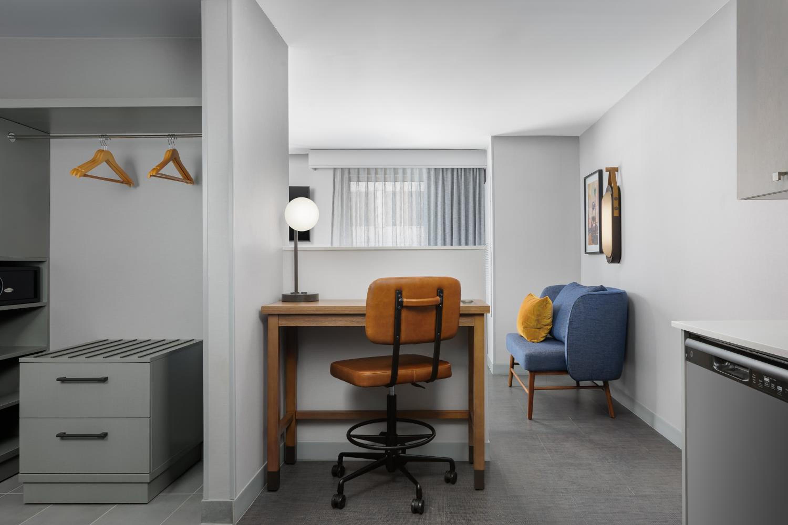 Efficiency King Suite  - Photo 7