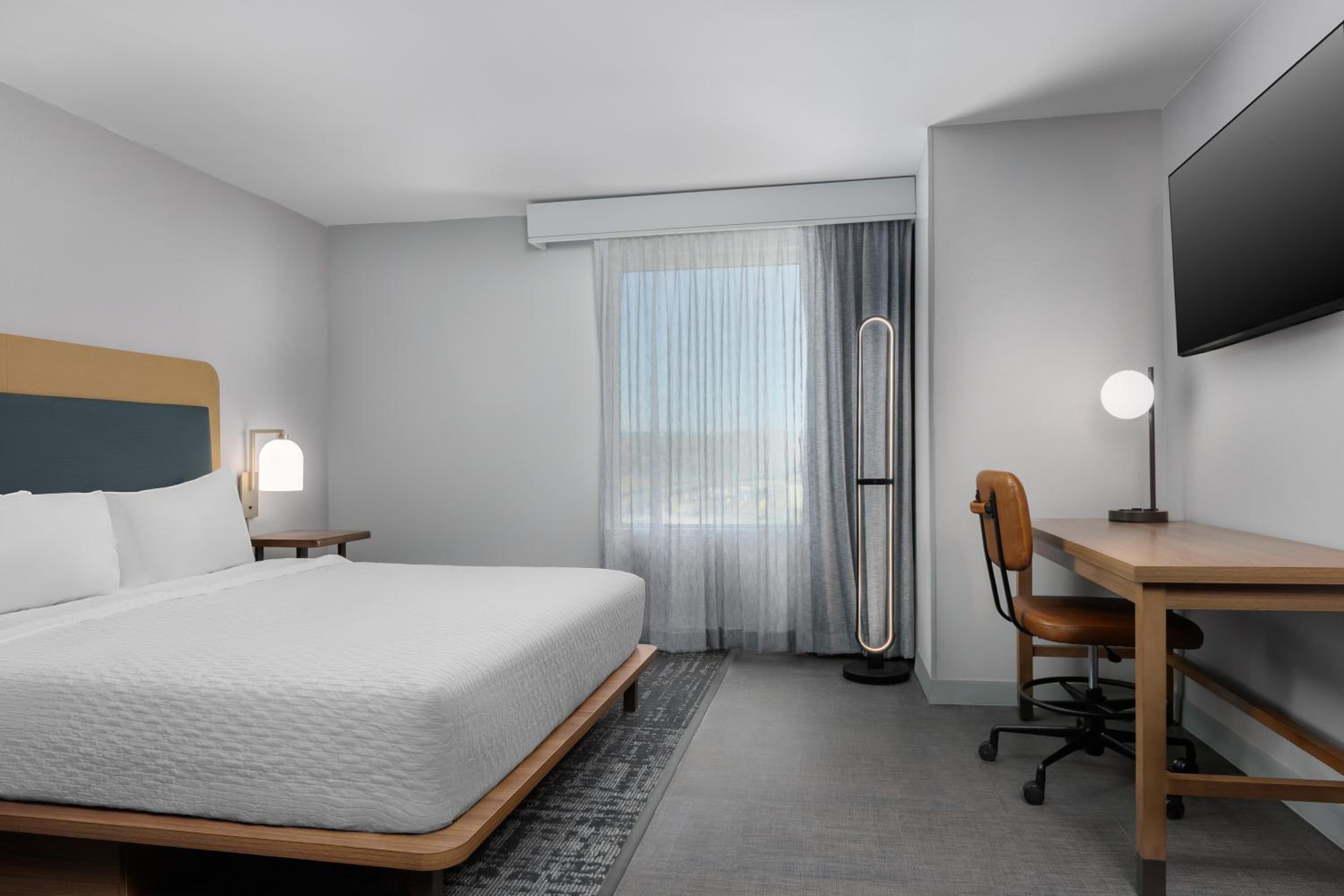 King Efficiency Suite with Bath Tub - Mobility Accessible - Photo 9