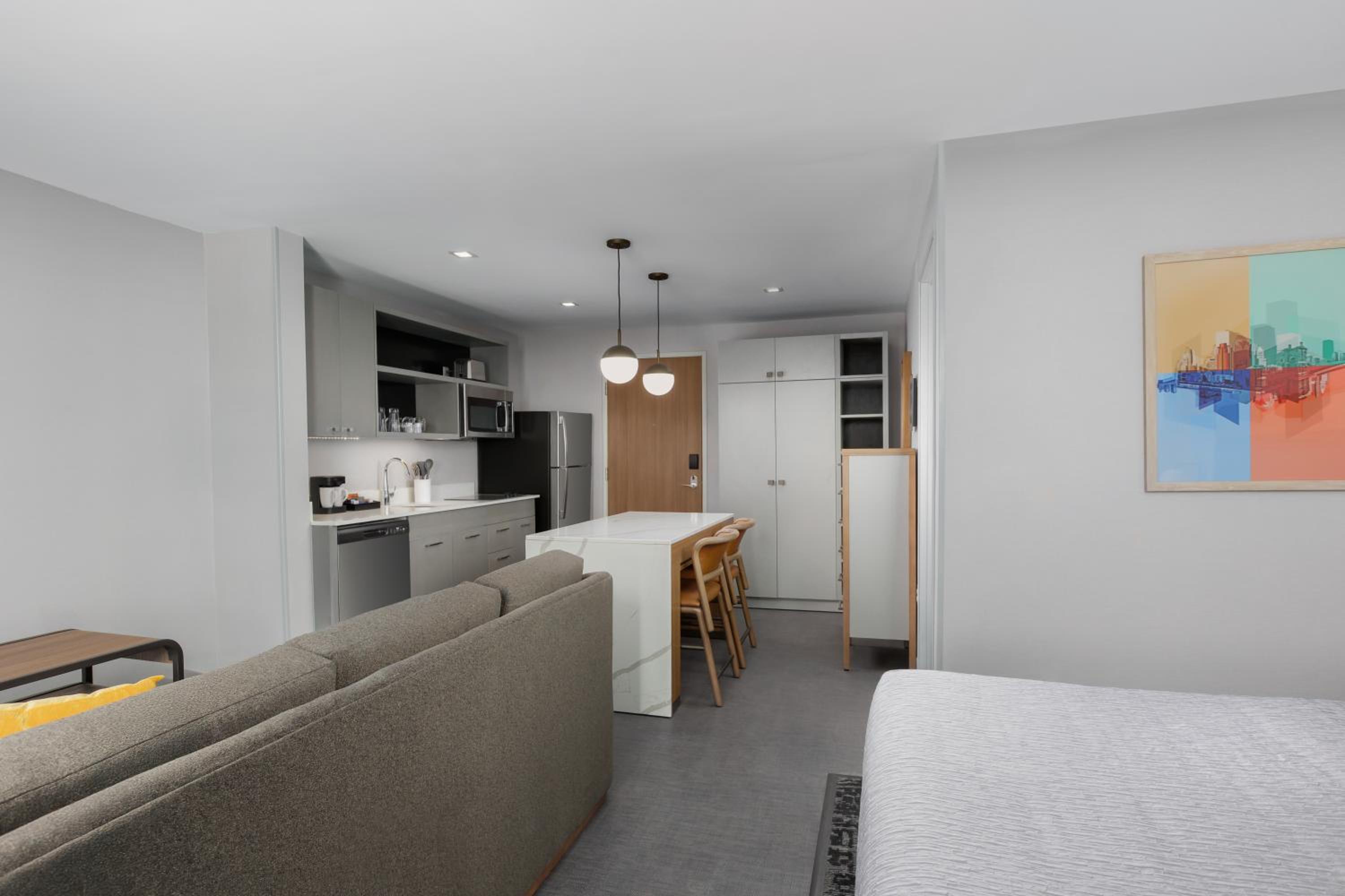King Studio With Sofa Bed - Photo 11