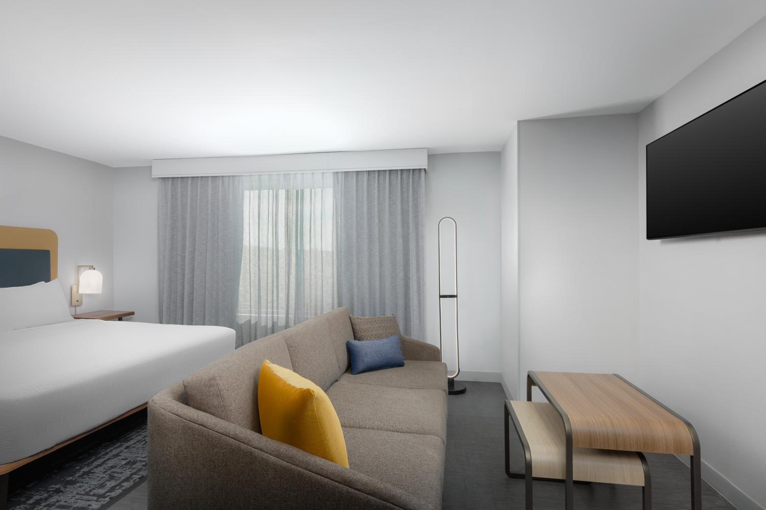 King Studio With Sofa Bed - Photo 12