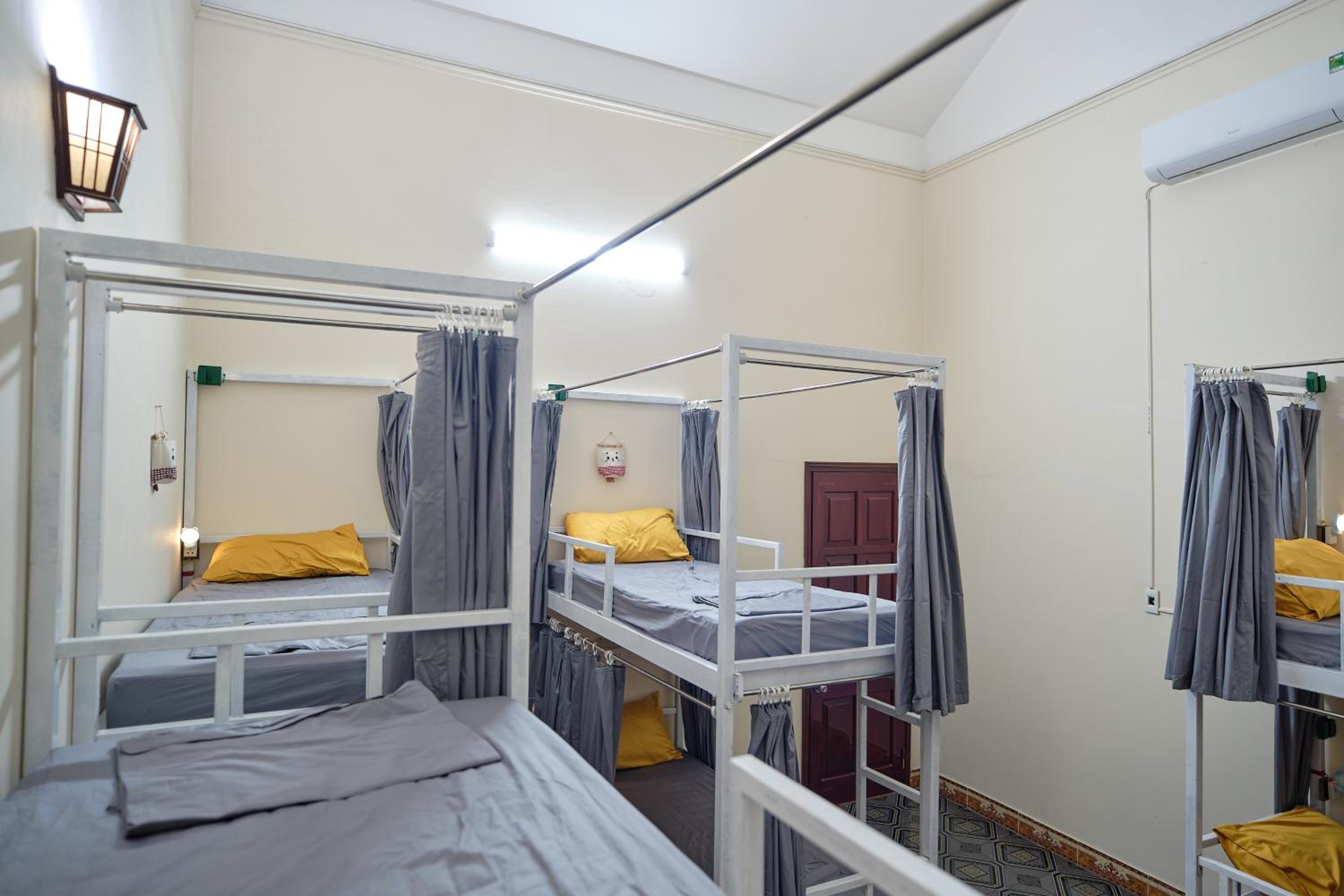 Bed in 8-Bed Mixed Dormitory Room photo 1