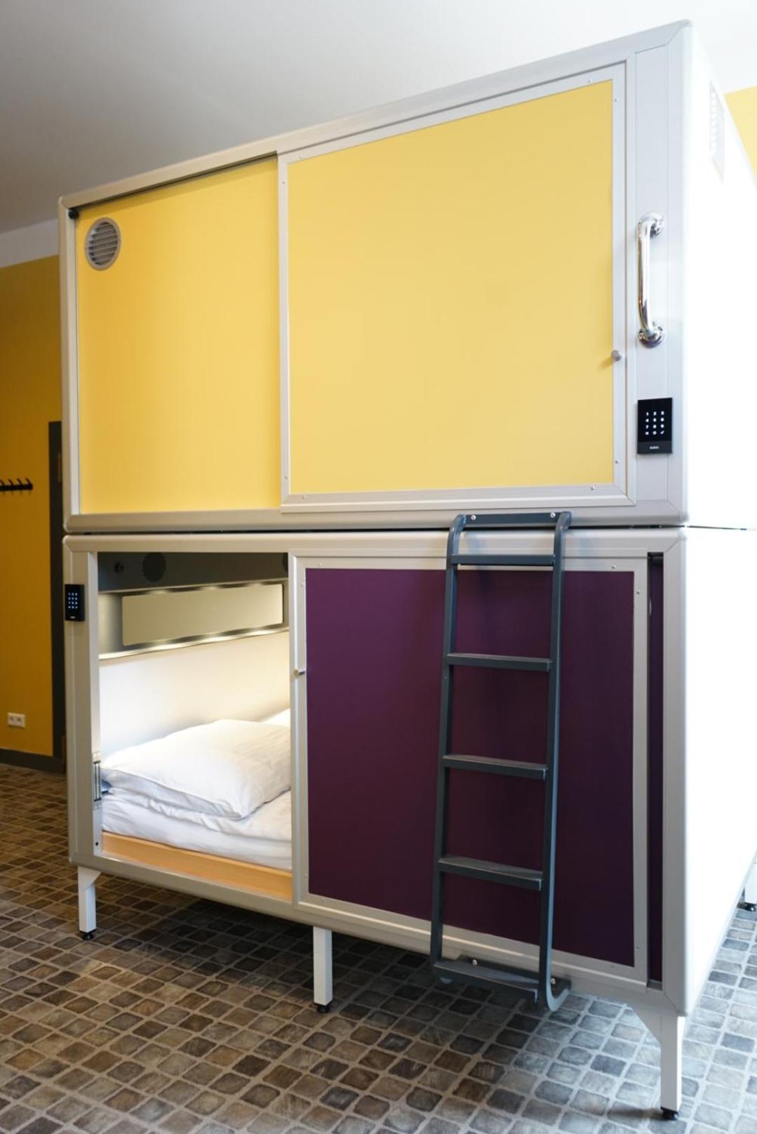 Capsule King Size (for 1-2 people) in a mixed Dorm photo 3