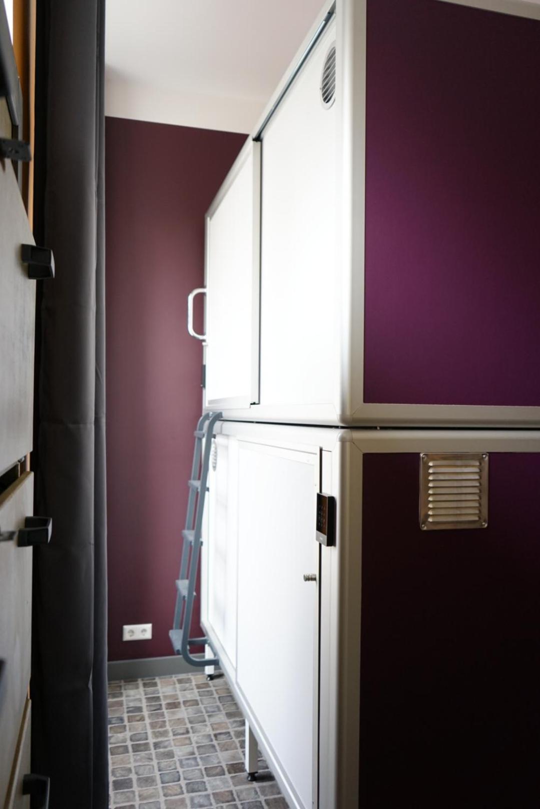 Capsule King Size (for 1-2 people) in a mixed Dorm photo 1